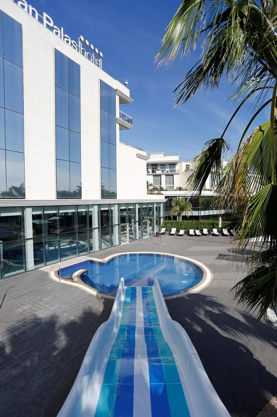 Swimming pool in Gran Palas Hotel - Spa incluido