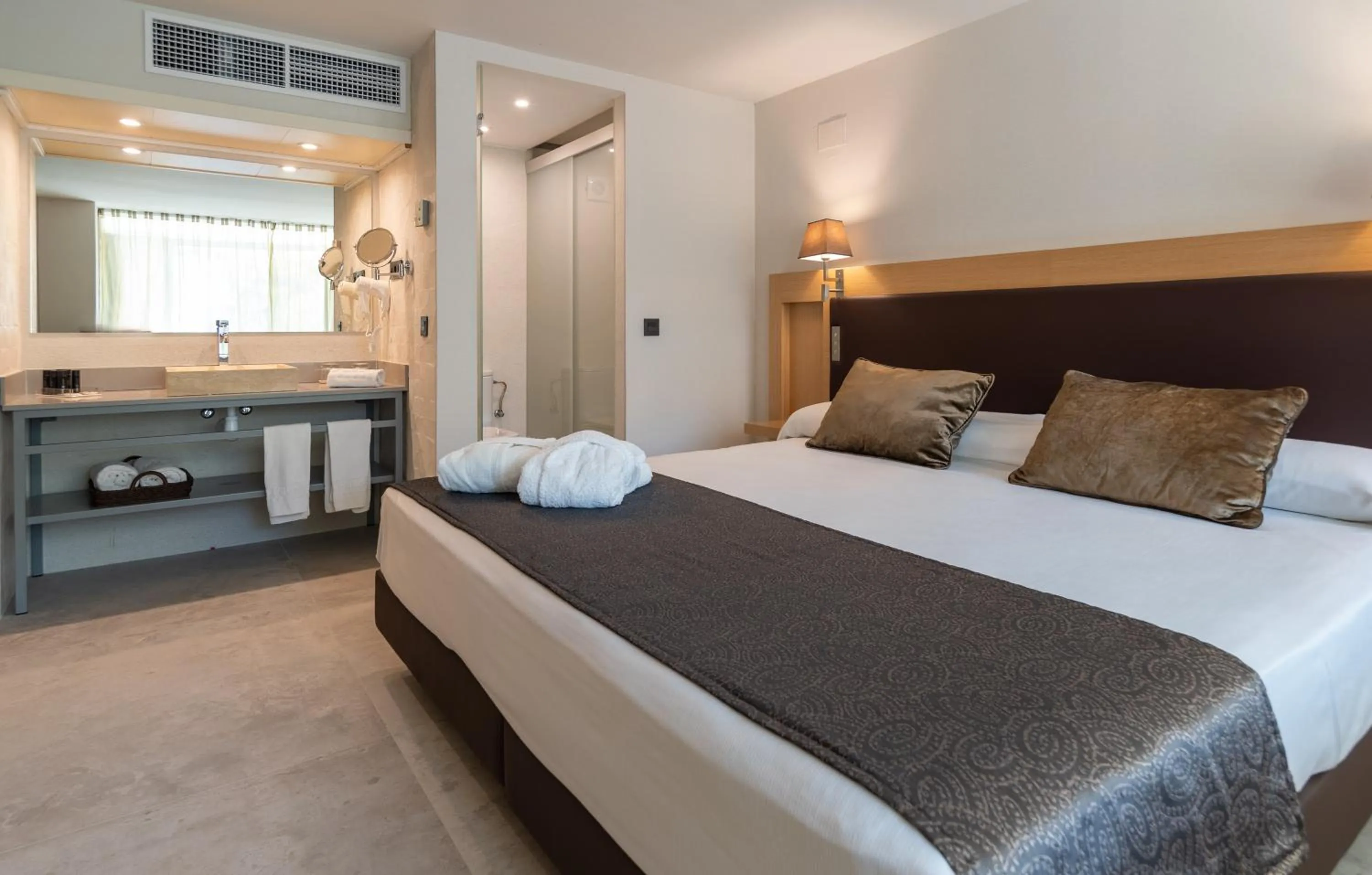 Bedroom, Bed in Gran Palas Hotel - Spa incluido