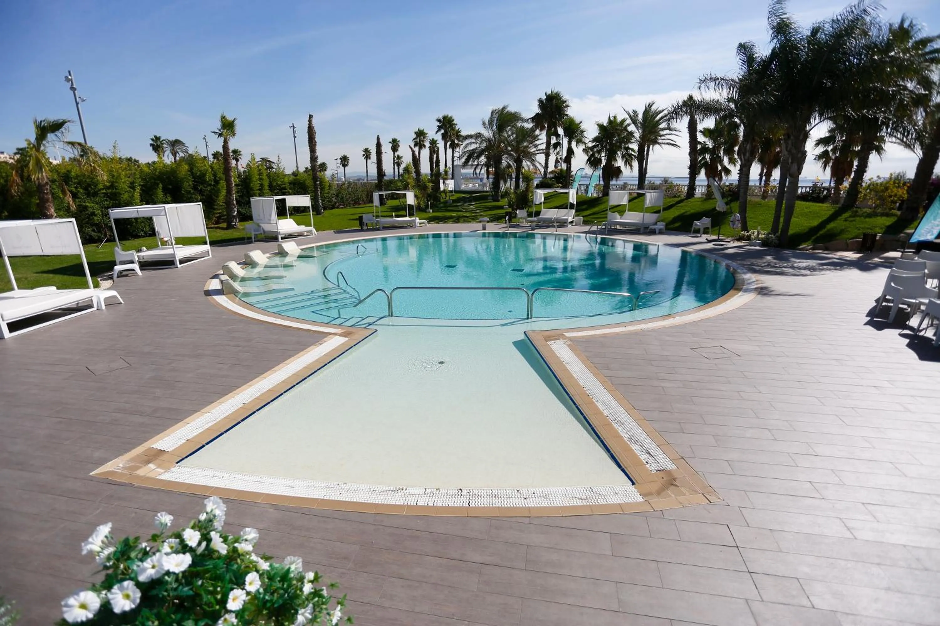 Swimming pool in Gran Palas Hotel - Spa incluido