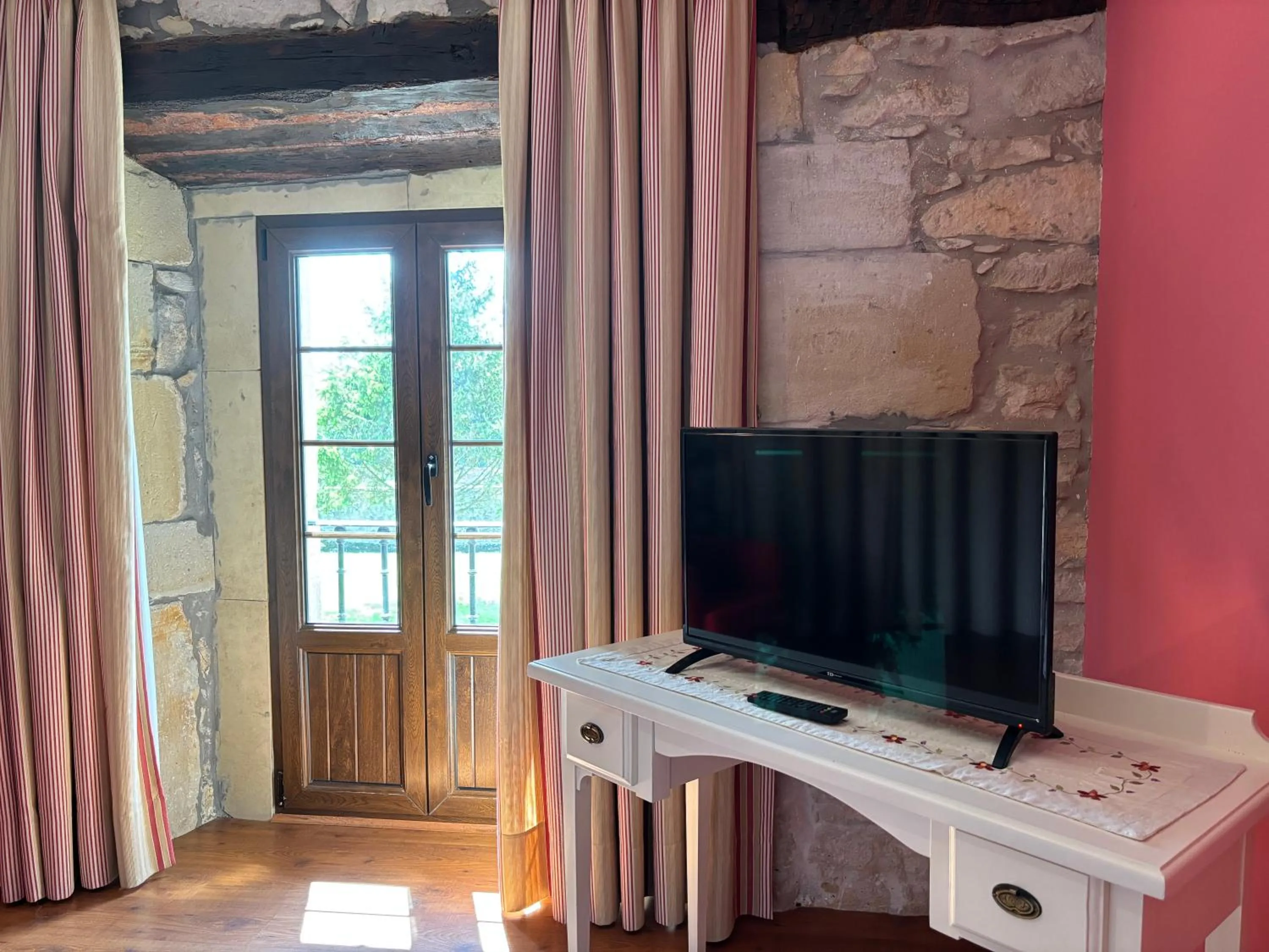 TV and multimedia in Hotel Casona Los Caballeros