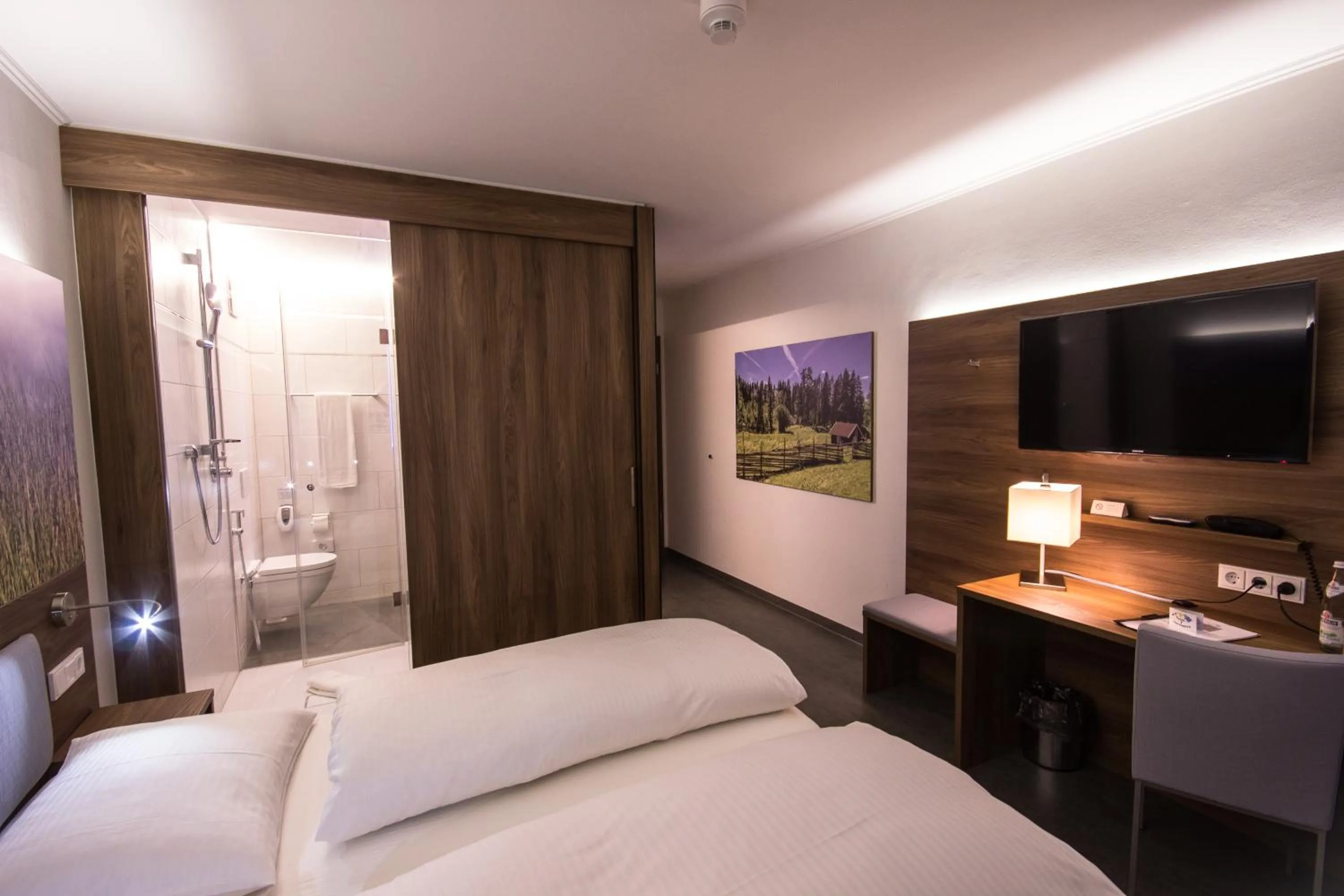 Photo of the whole room, Bed in Hotel7Continents