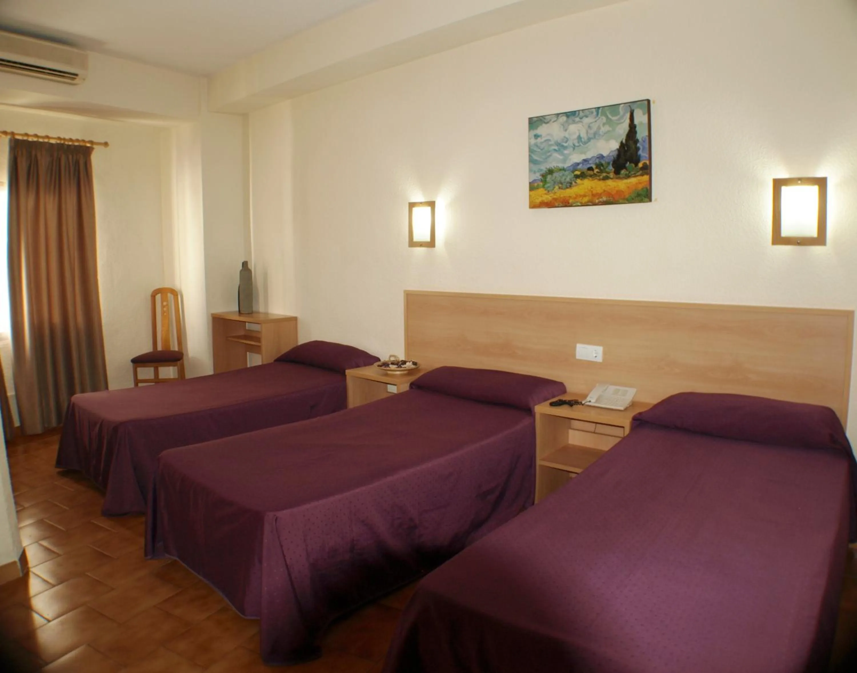 Photo of the whole room in Kristal