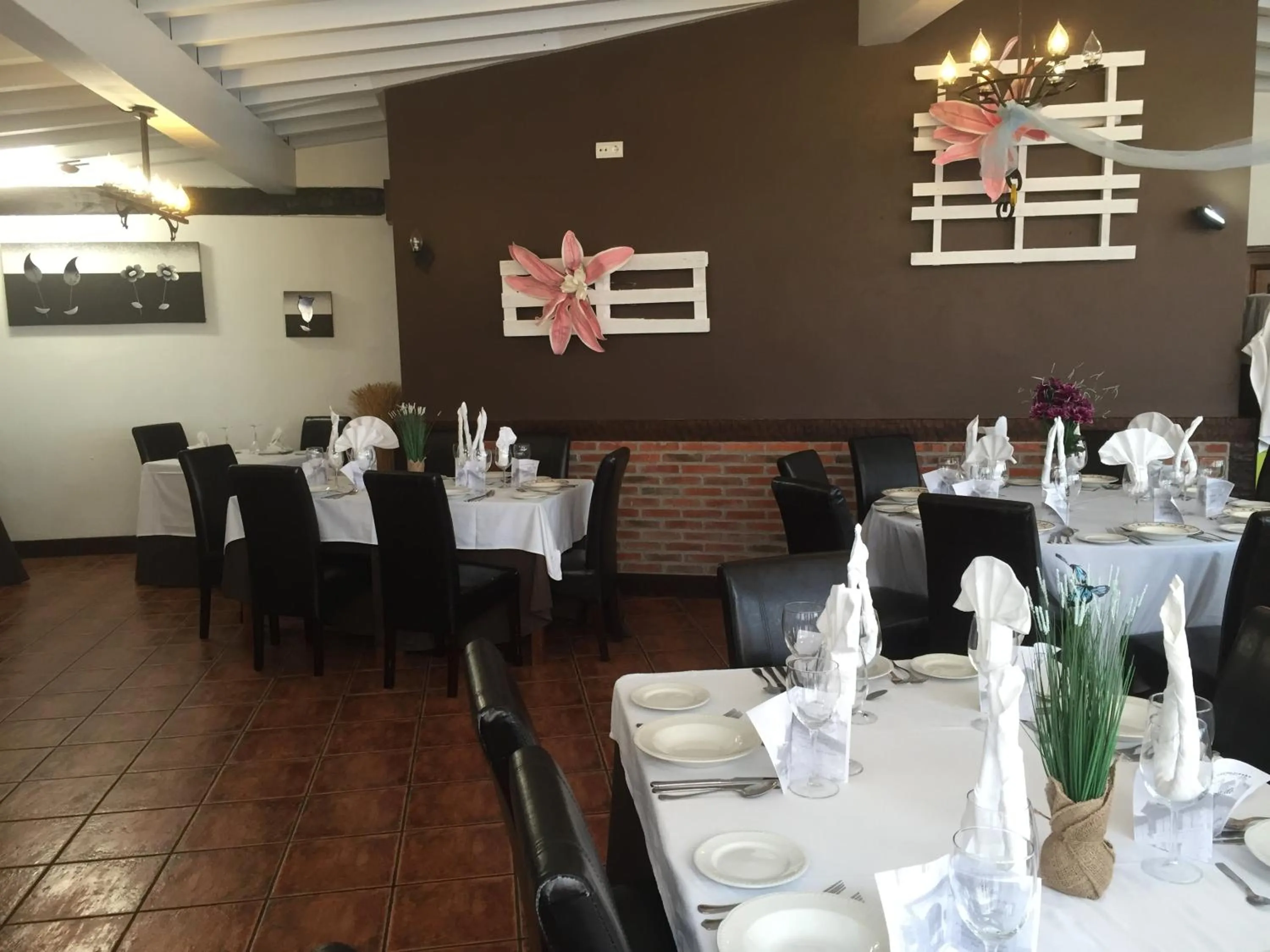 Restaurant/places to eat in Hotel Marfrei