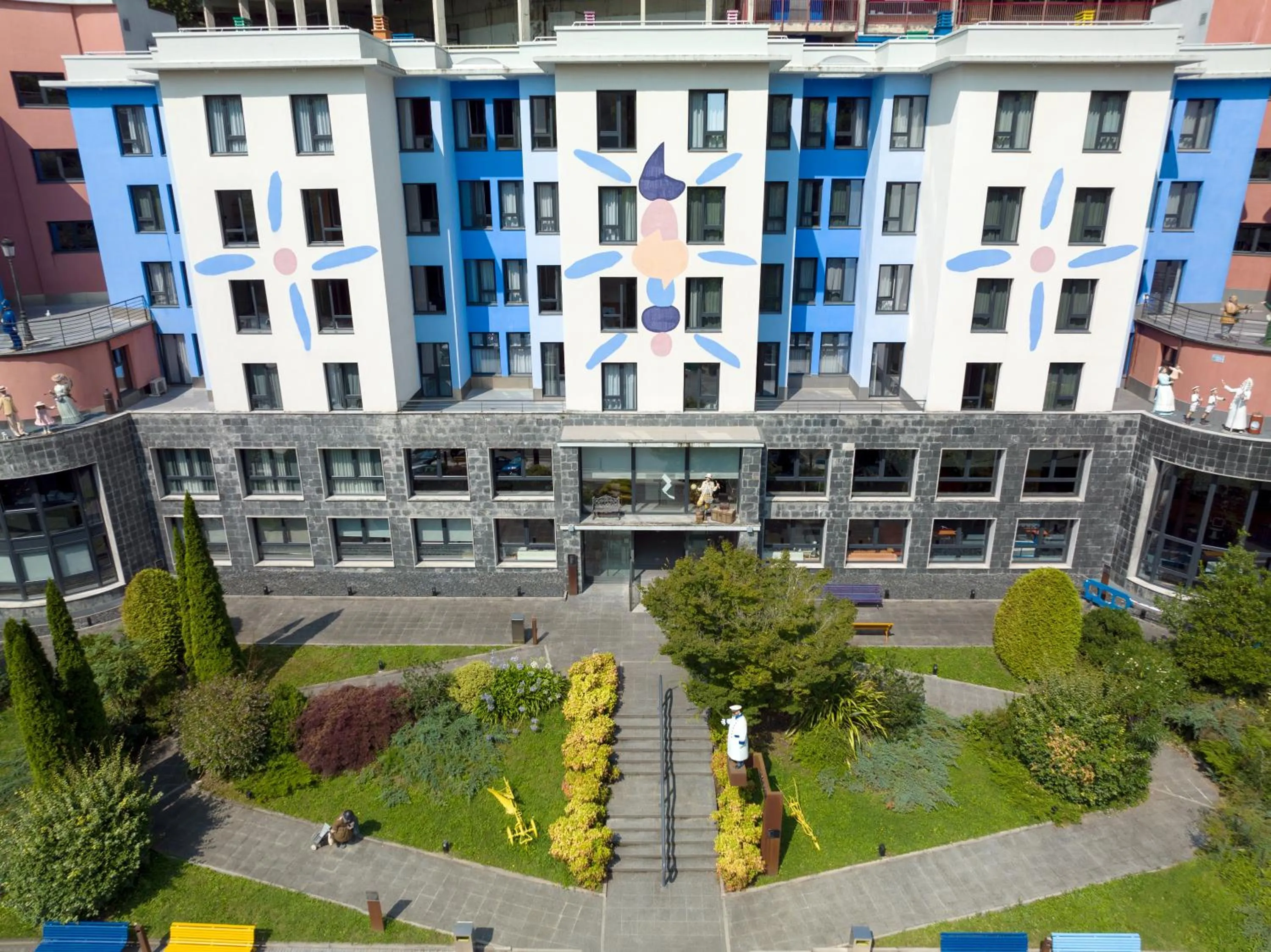 Facade/entrance in Olarain