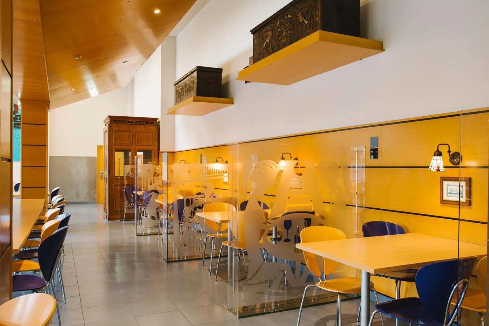 Restaurant/places to eat in Olarain