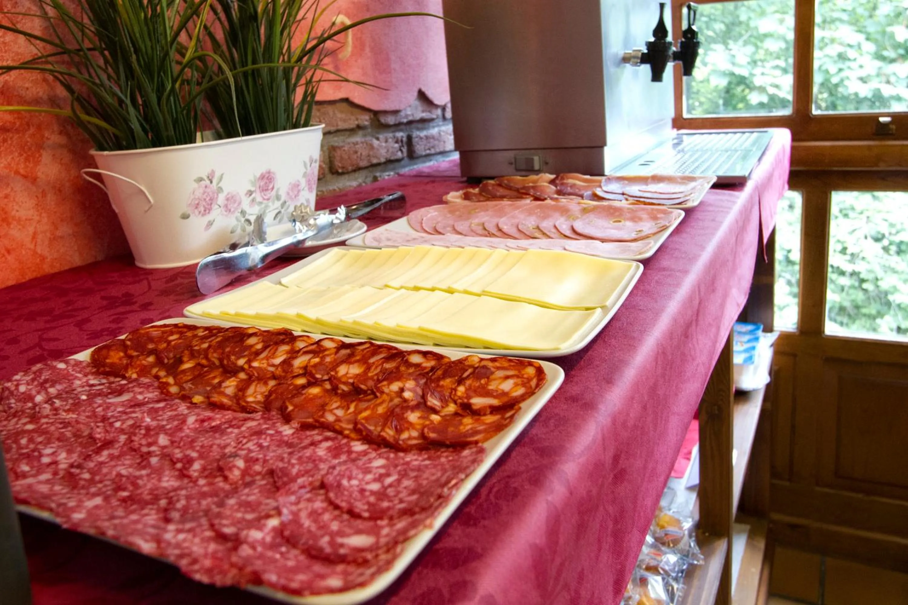 Buffet breakfast in Hotel Rural El Molino