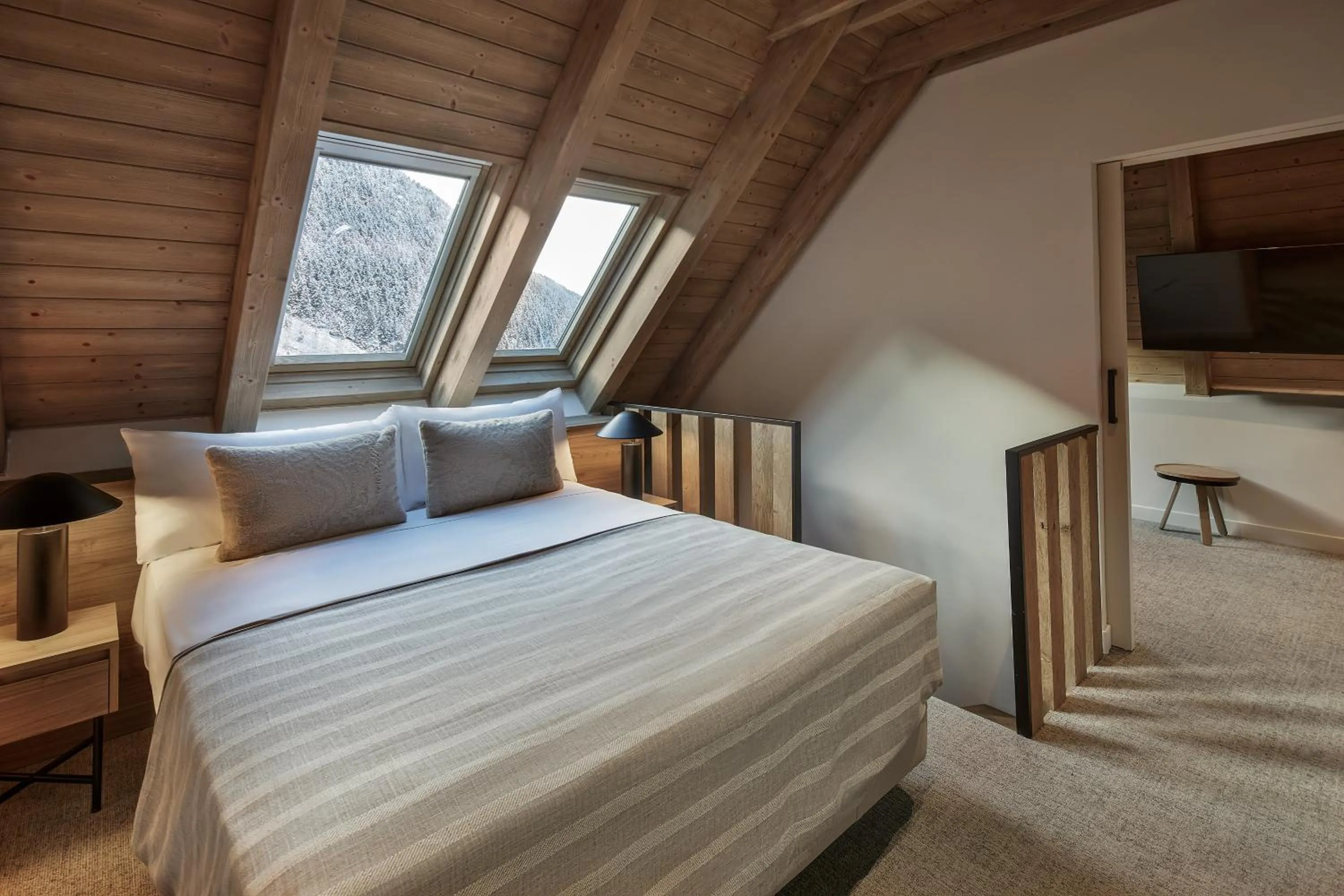 Bed in Hotel MIM Baqueira Luxury & SPA