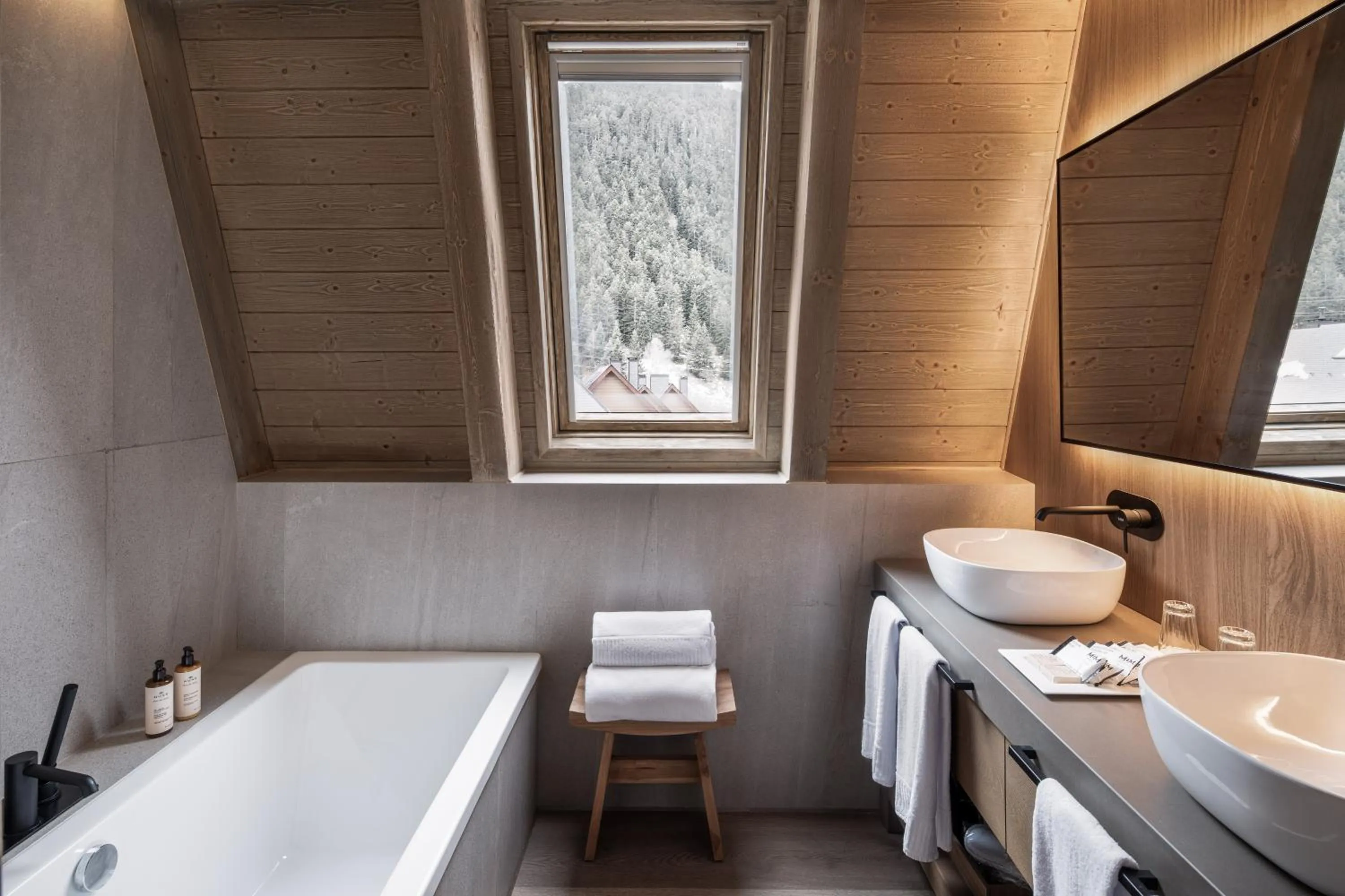 Bathroom in Hotel MIM Baqueira Luxury & SPA