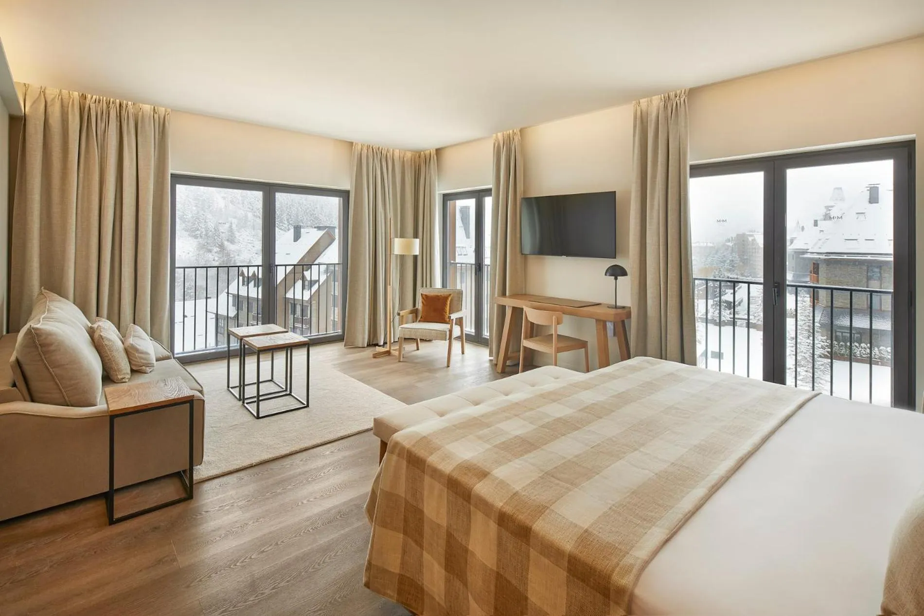 Photo of the whole room, Bed in Hotel MIM Baqueira Luxury & SPA