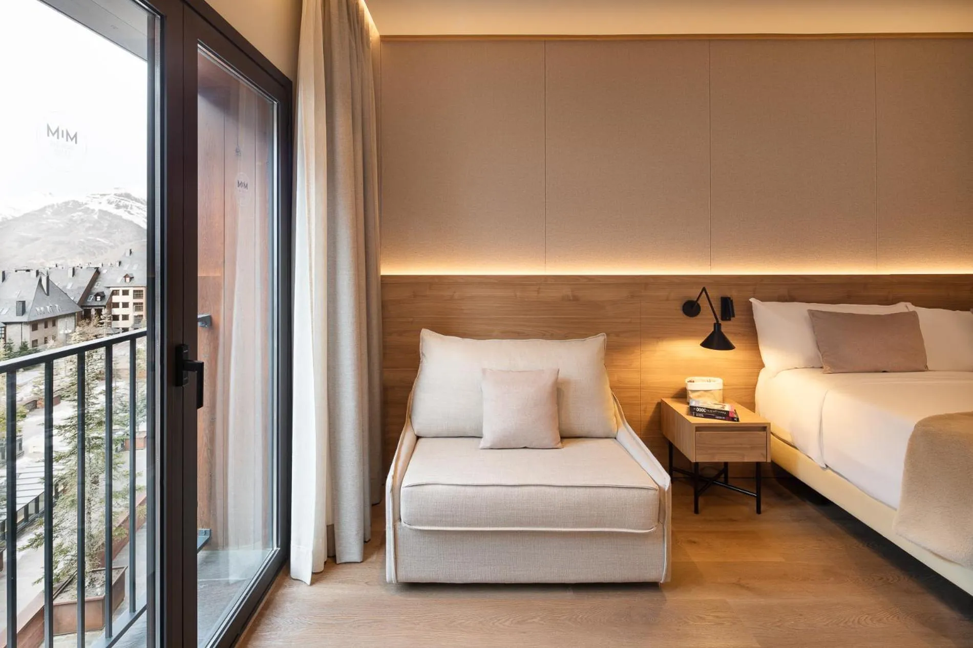 Bed in Hotel MIM Baqueira Luxury & SPA