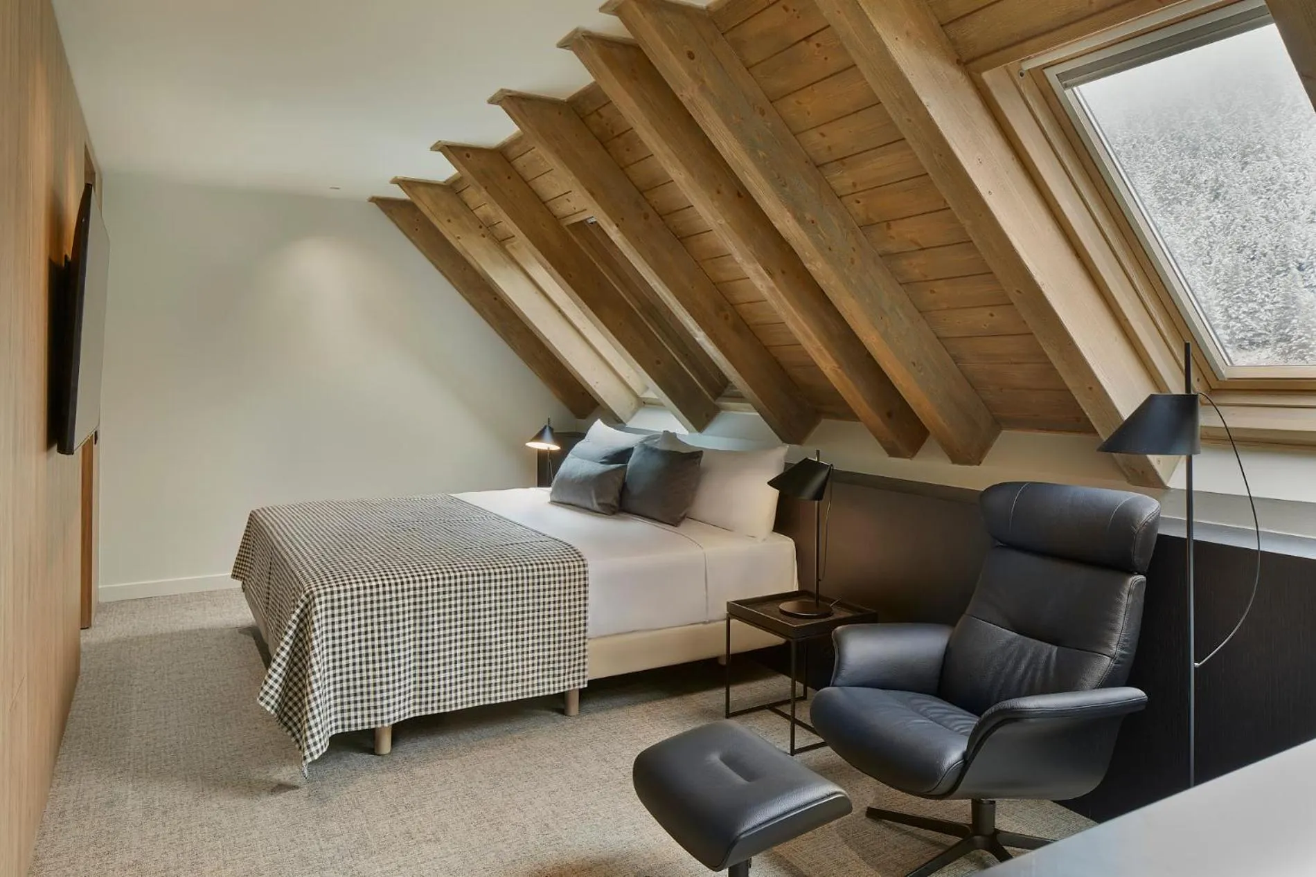 Photo of the whole room, Bed in Hotel MIM Baqueira Luxury & SPA