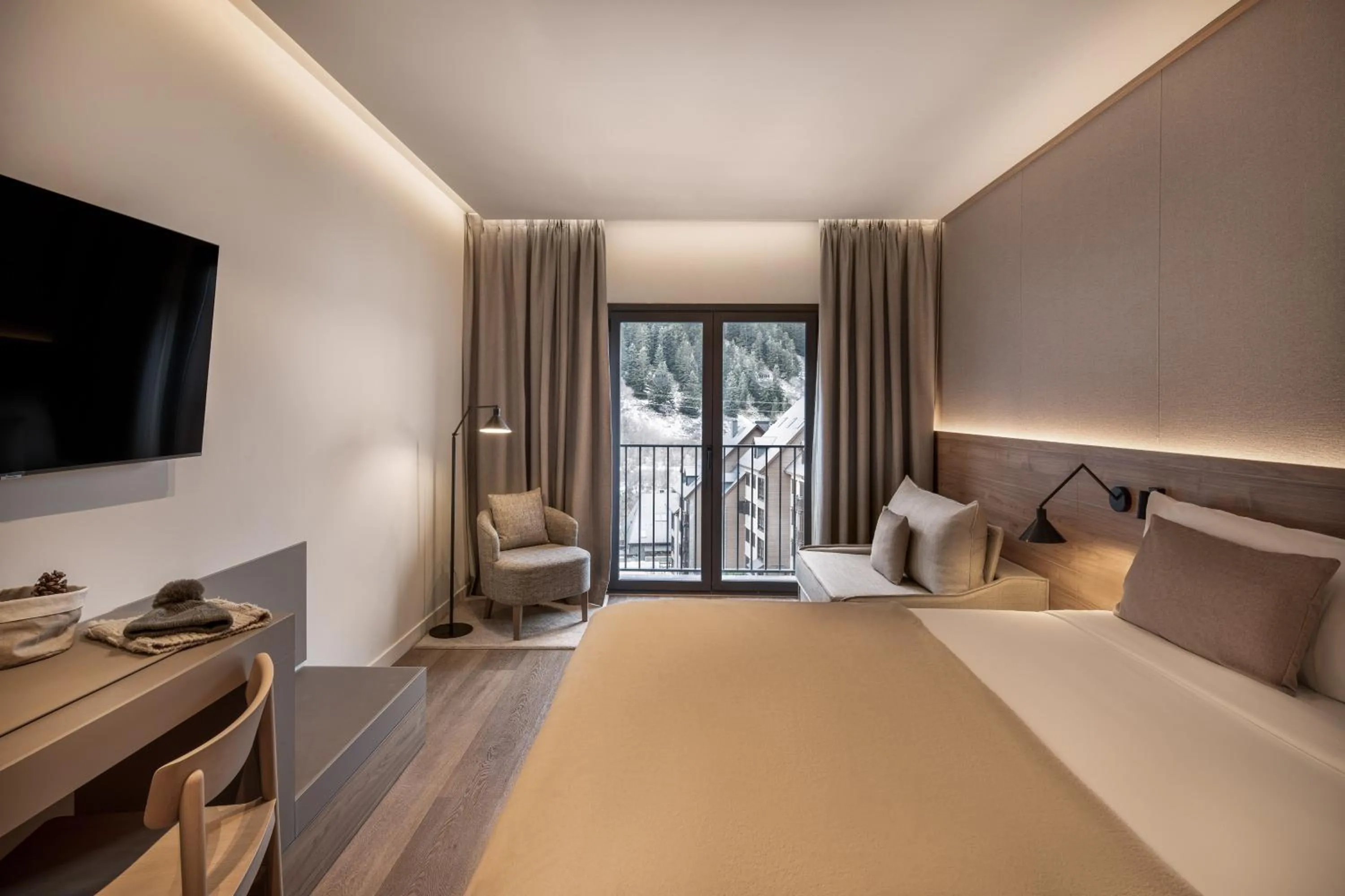 Bed in Hotel MIM Baqueira Luxury & SPA