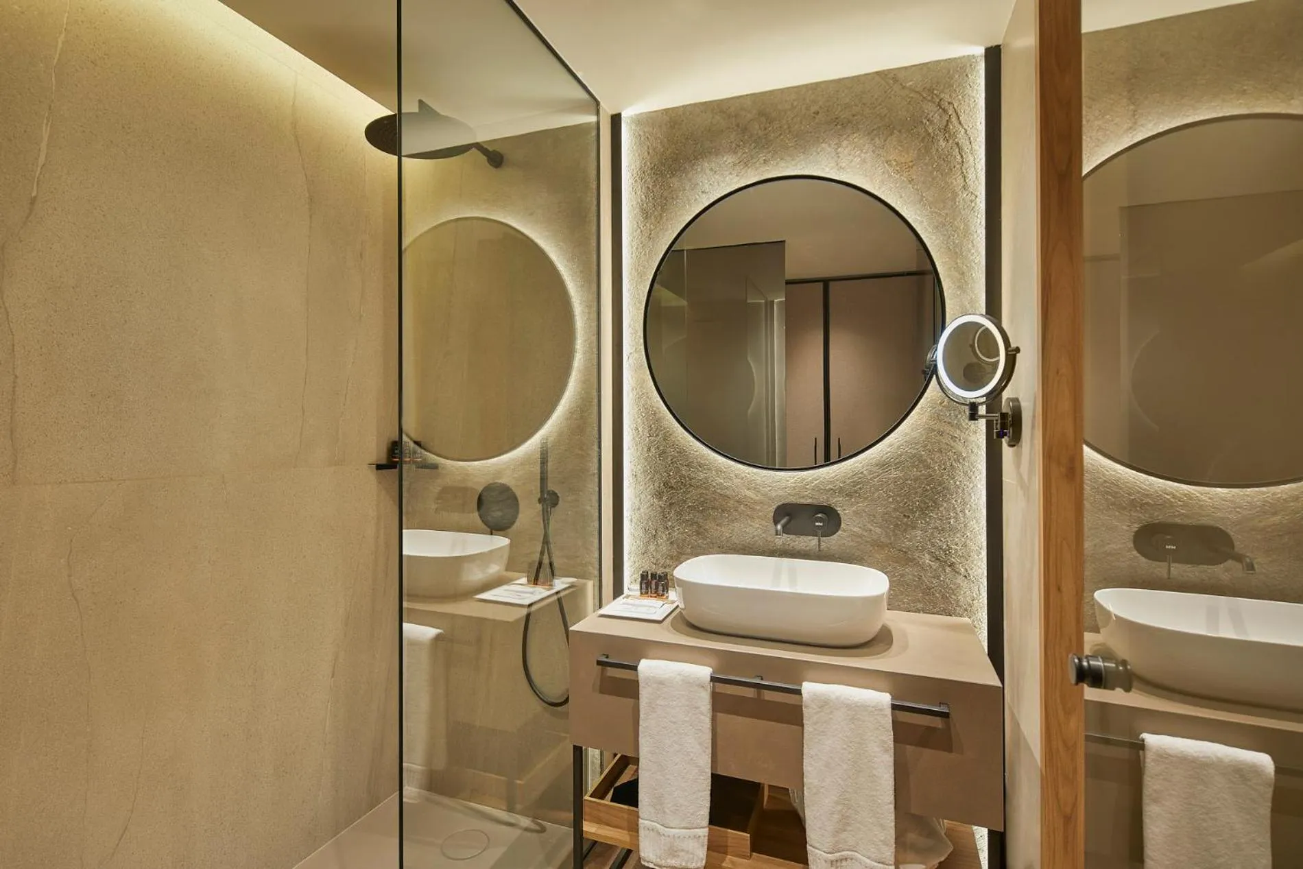 Shower in Hotel MIM Baqueira Luxury & SPA