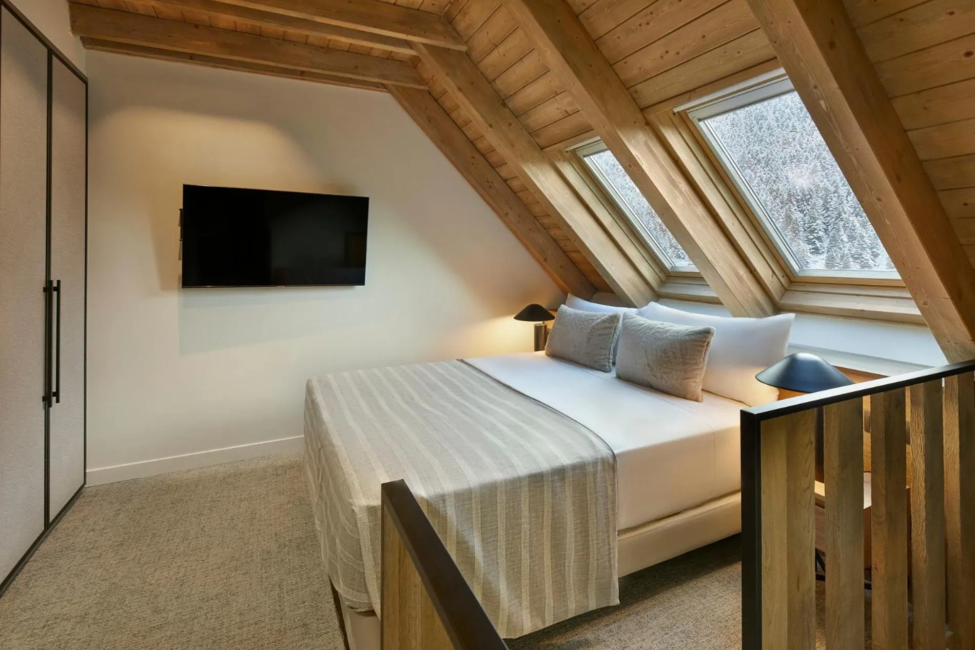 TV and multimedia, Bed in Hotel MIM Baqueira Luxury & SPA