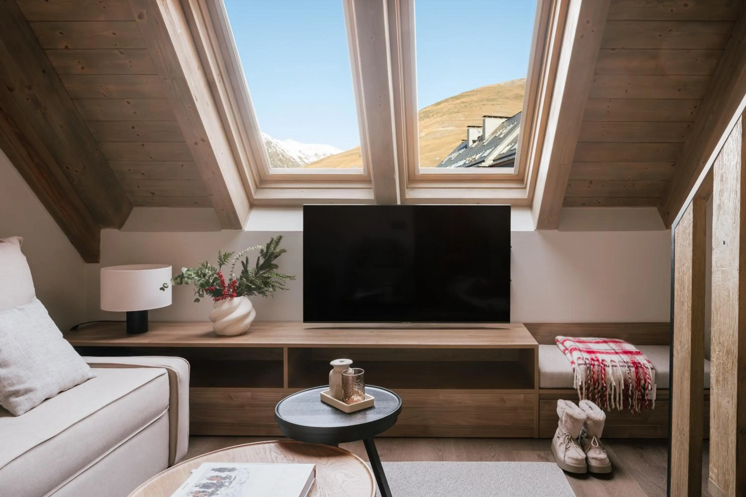 Living room in MIM Baqueira Member of Melia Collection