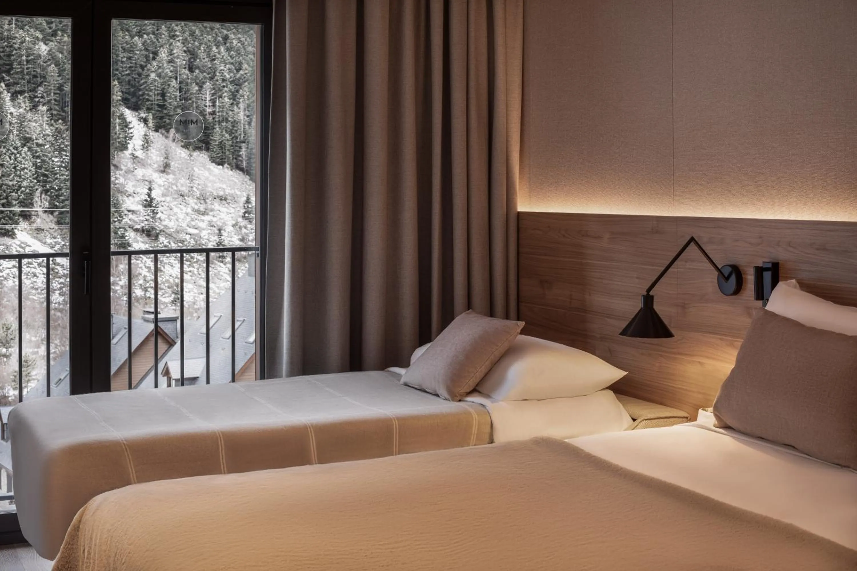 Bed in Hotel MIM Baqueira Luxury & SPA