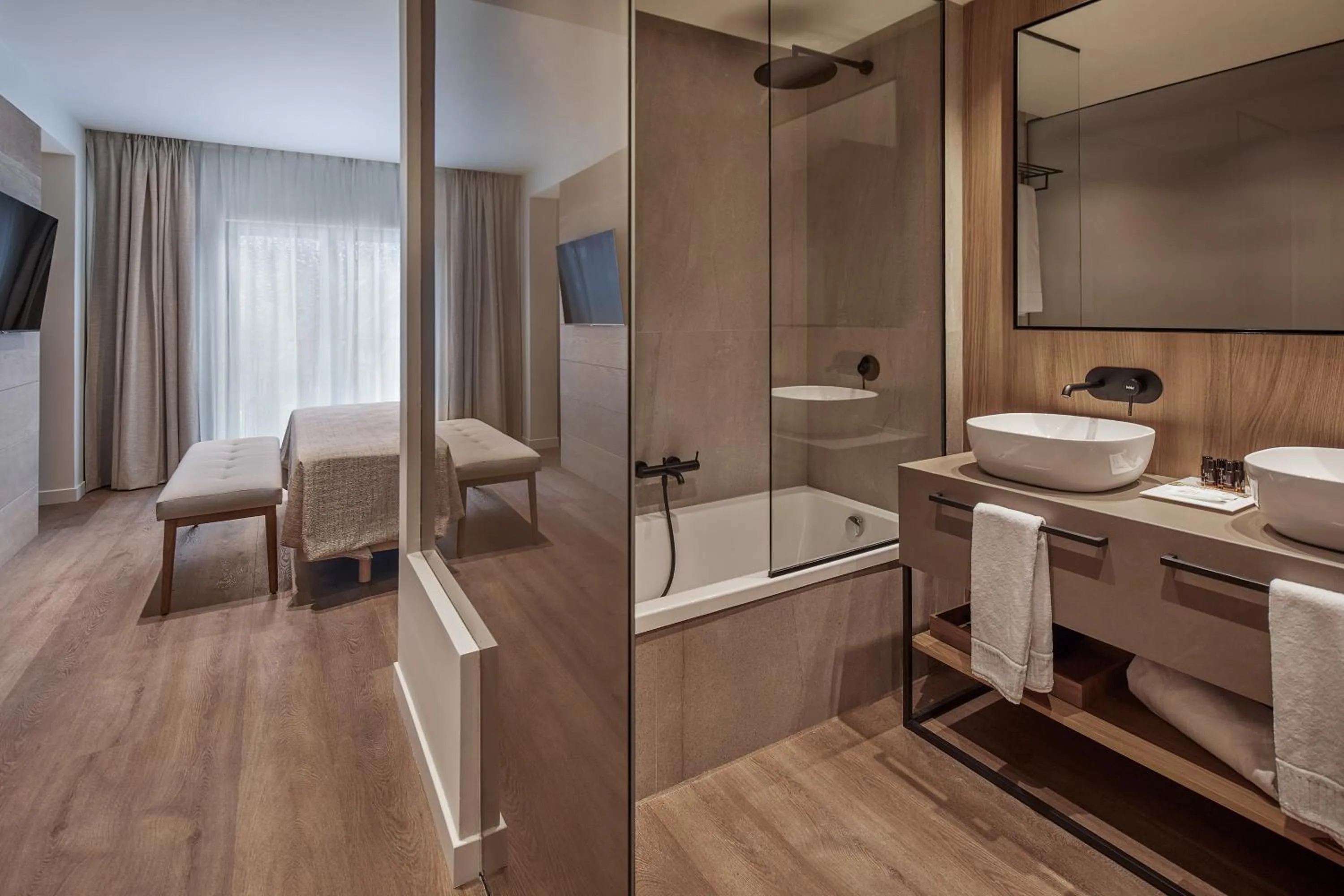 Bed in Hotel MIM Baqueira Luxury & SPA