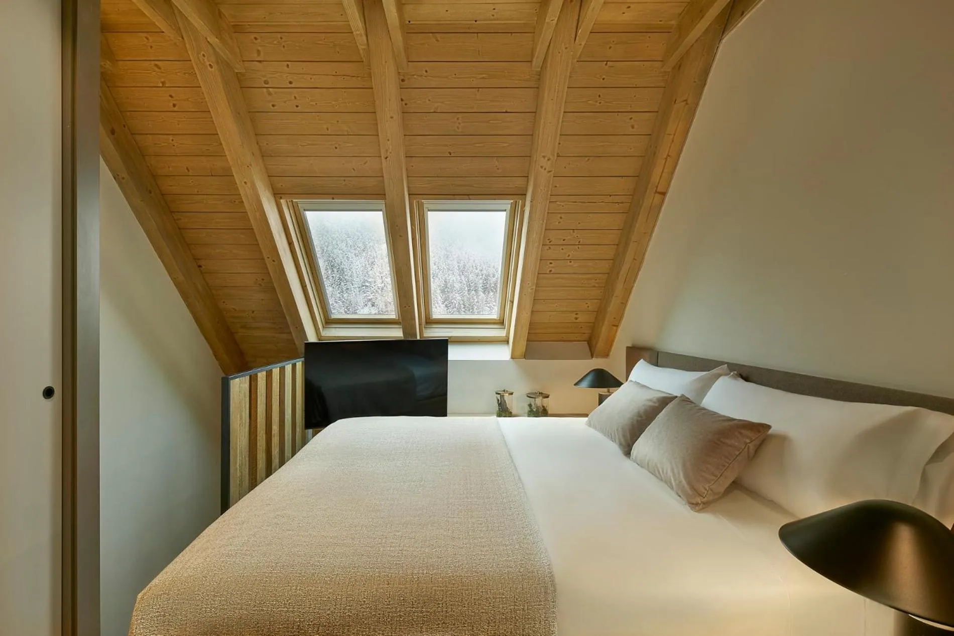 Bed in Hotel MIM Baqueira Luxury & SPA