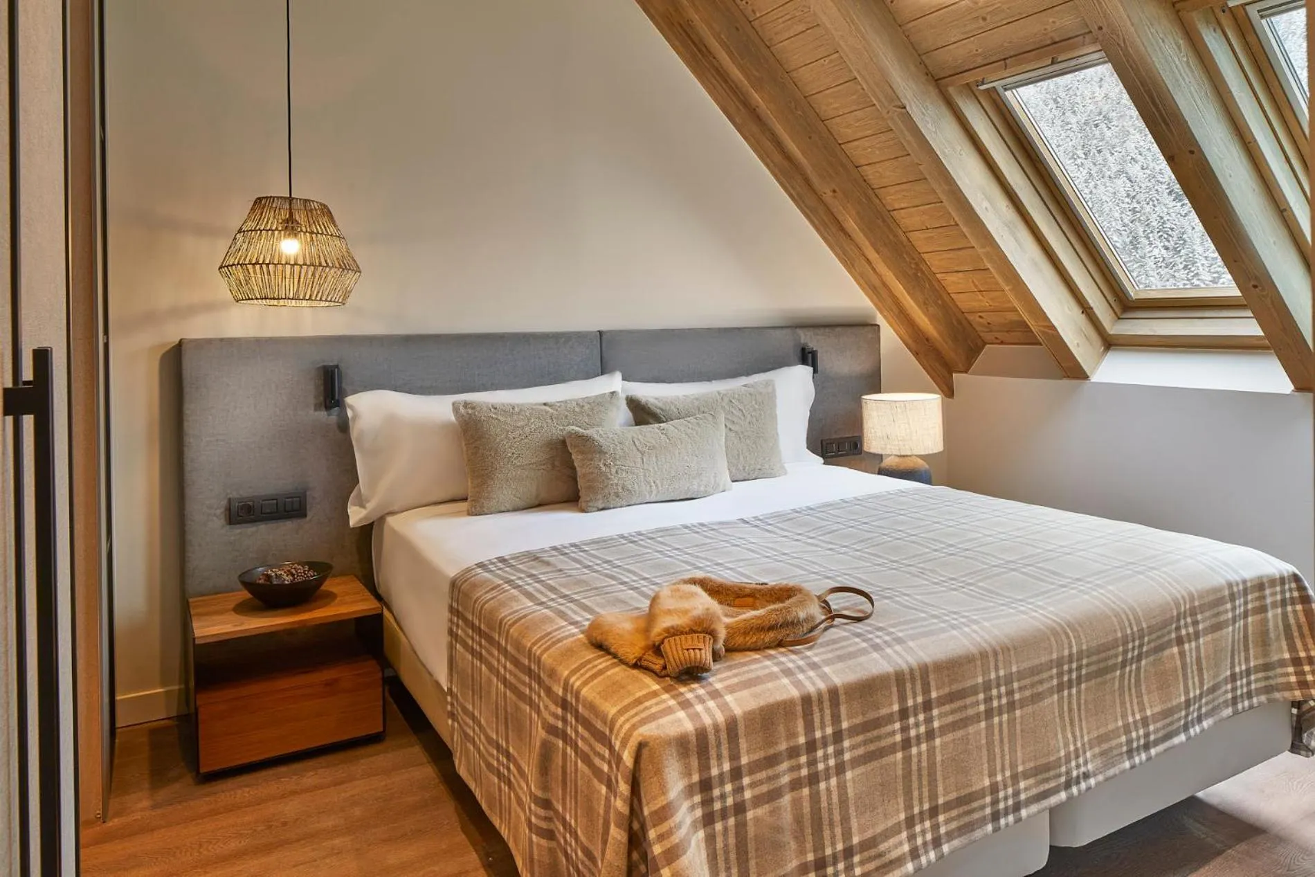 Bed in Hotel MIM Baqueira Luxury & SPA