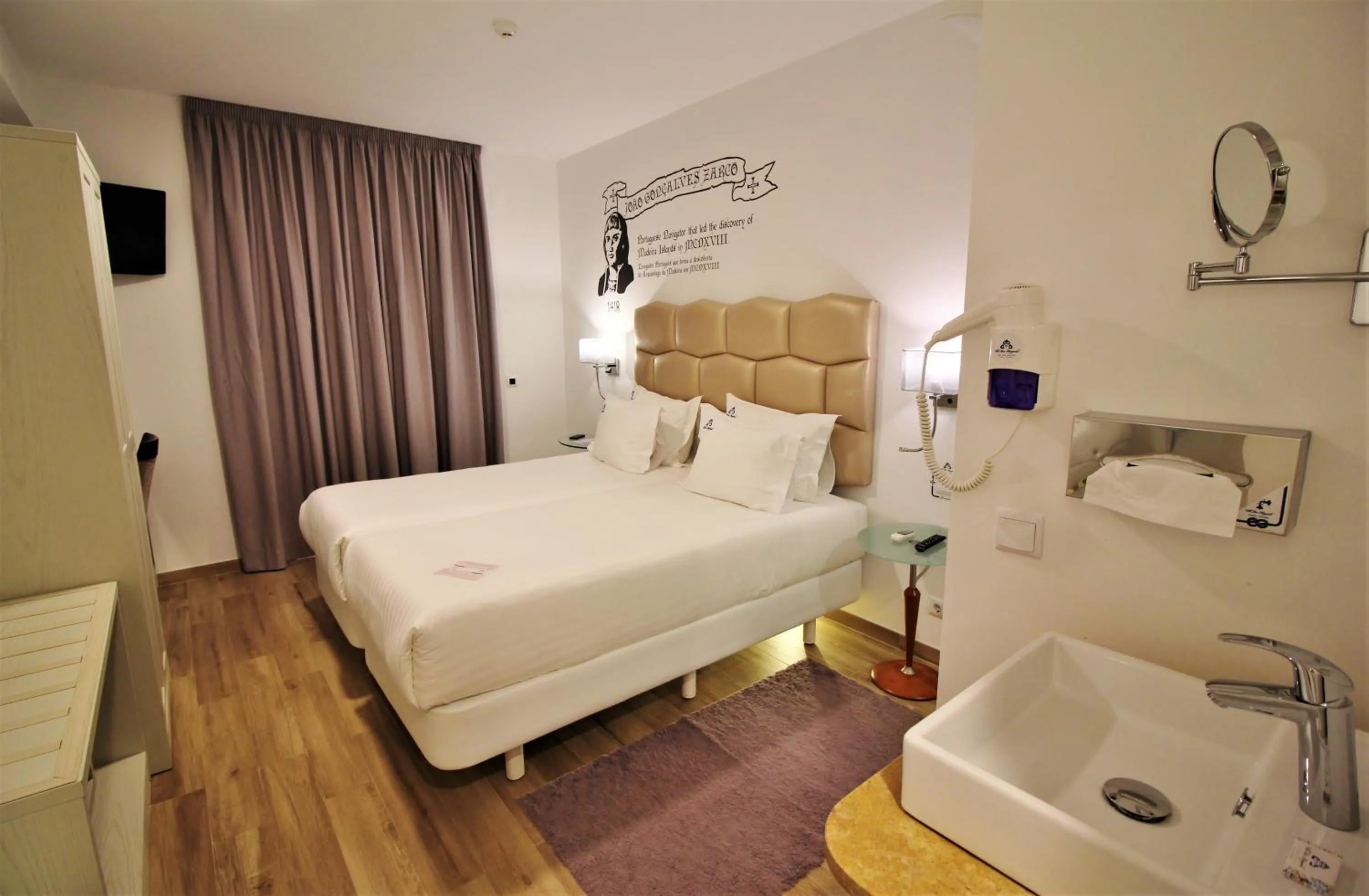 Bed in Villa Ana Margarida Hotel