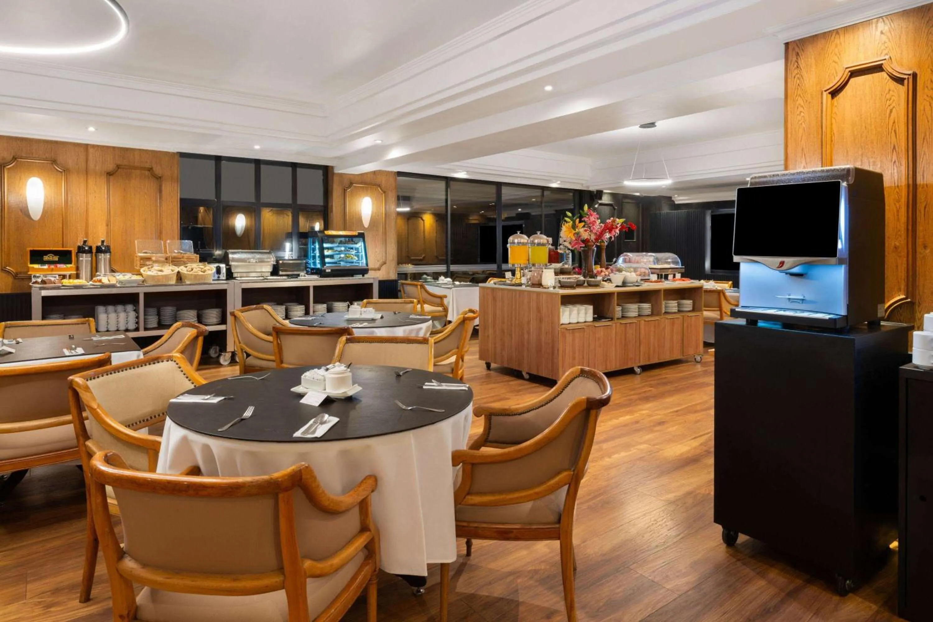 Breakfast in Wyndham Garden Santiago Kennedy