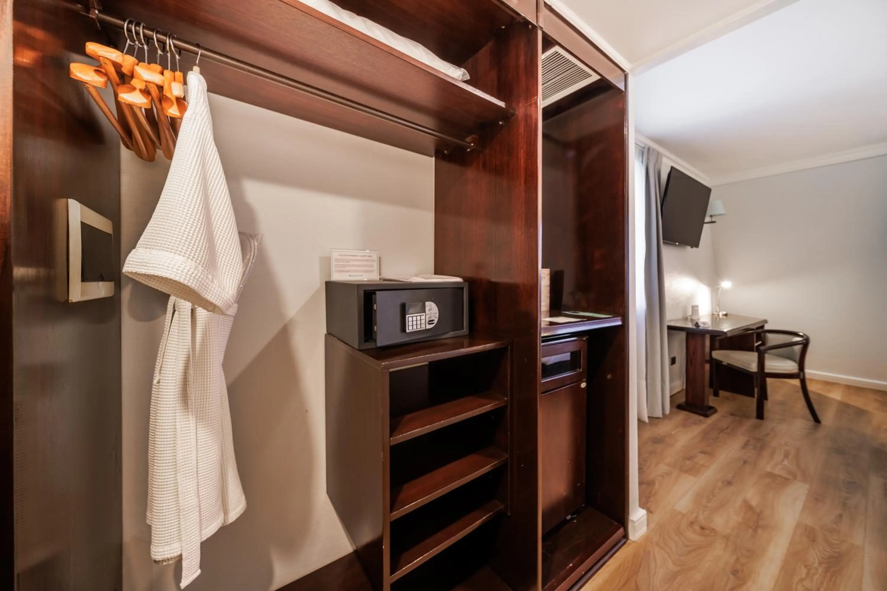 safe in Wyndham Garden Santiago Kennedy