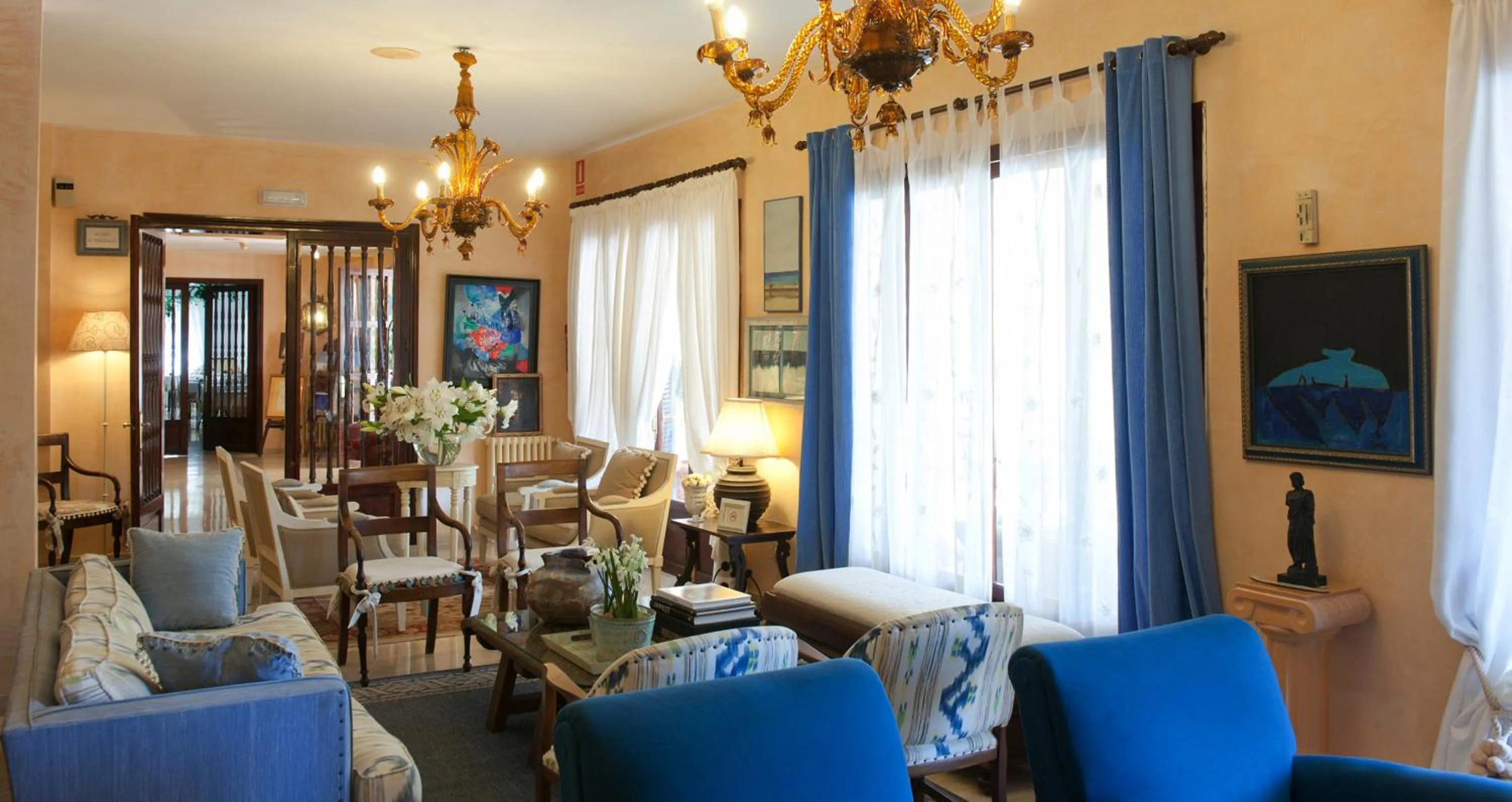 Communal lounge/ TV room in Hotel Bahia