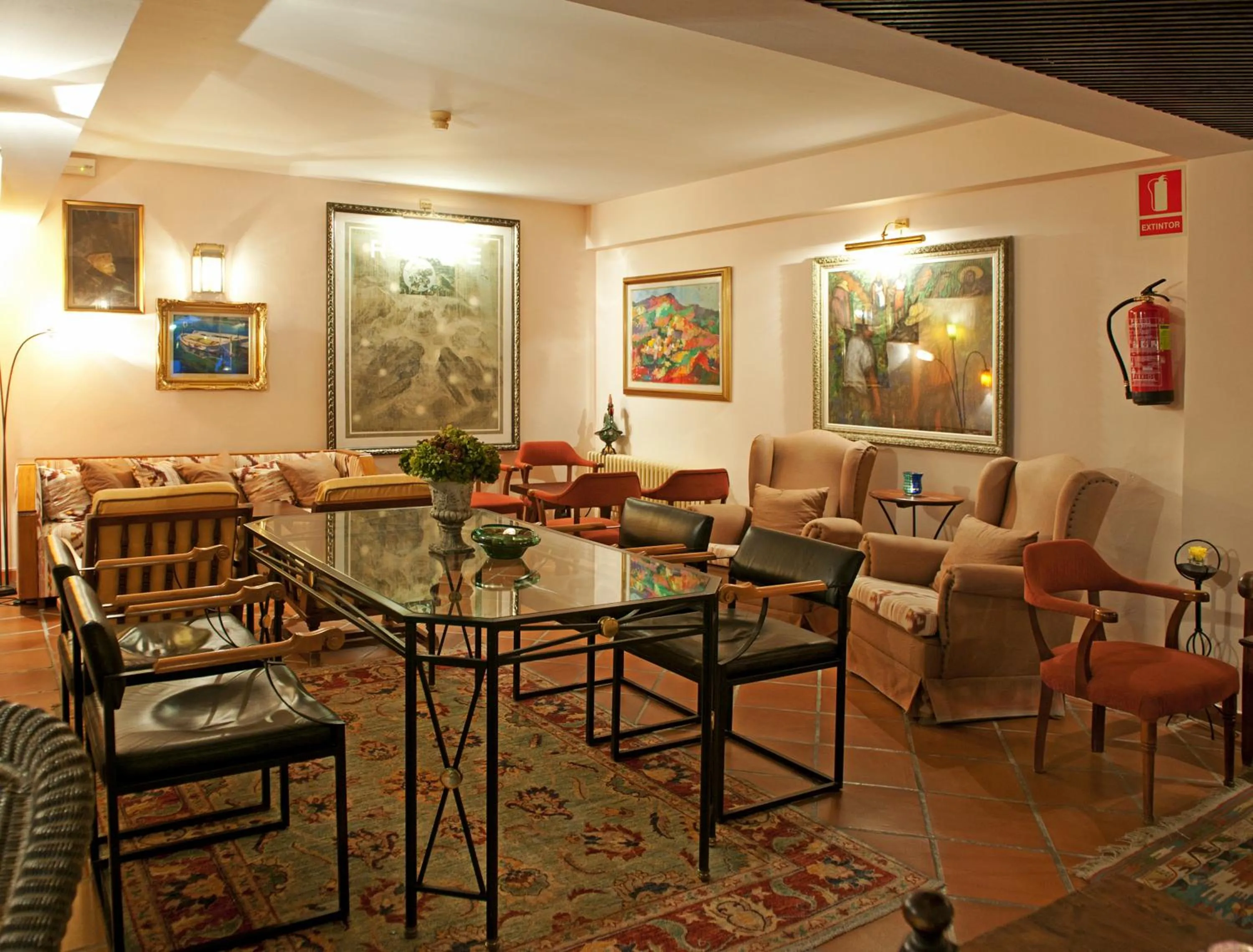 Communal lounge/ TV room in Hotel Bahia