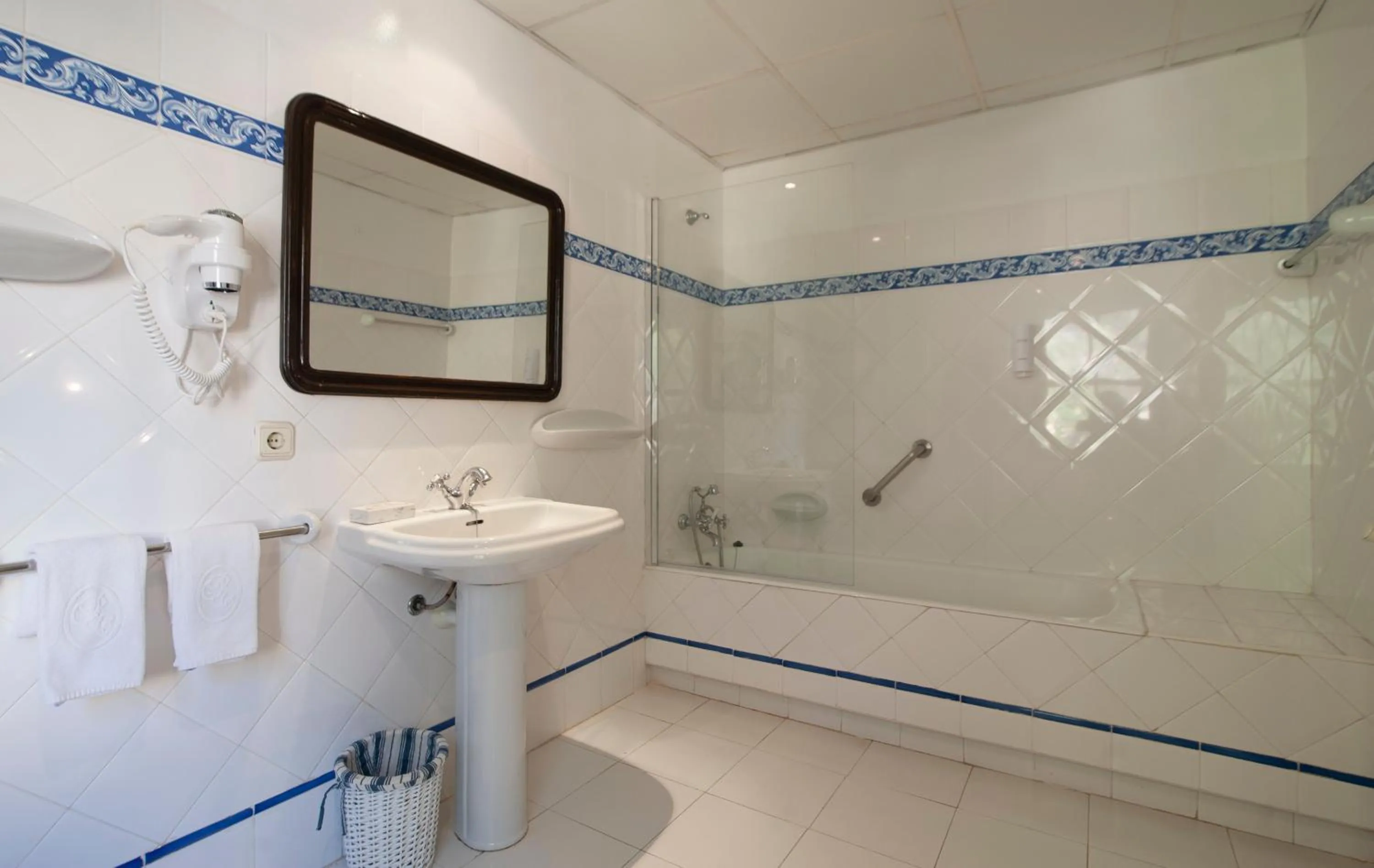 Bathroom in Hotel Bahia