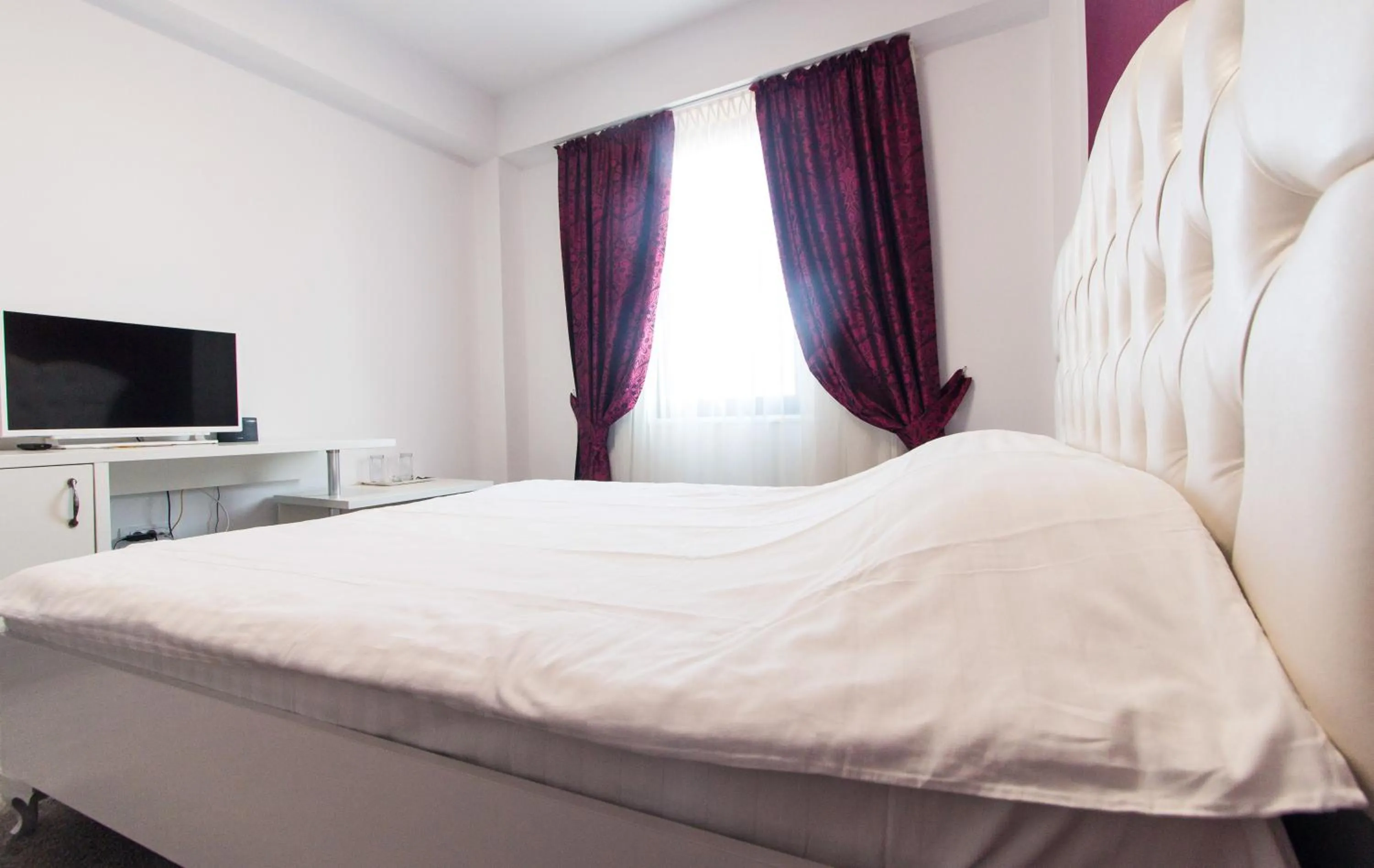 Photo of the whole room, Bed in Hotel Evianne Boutique