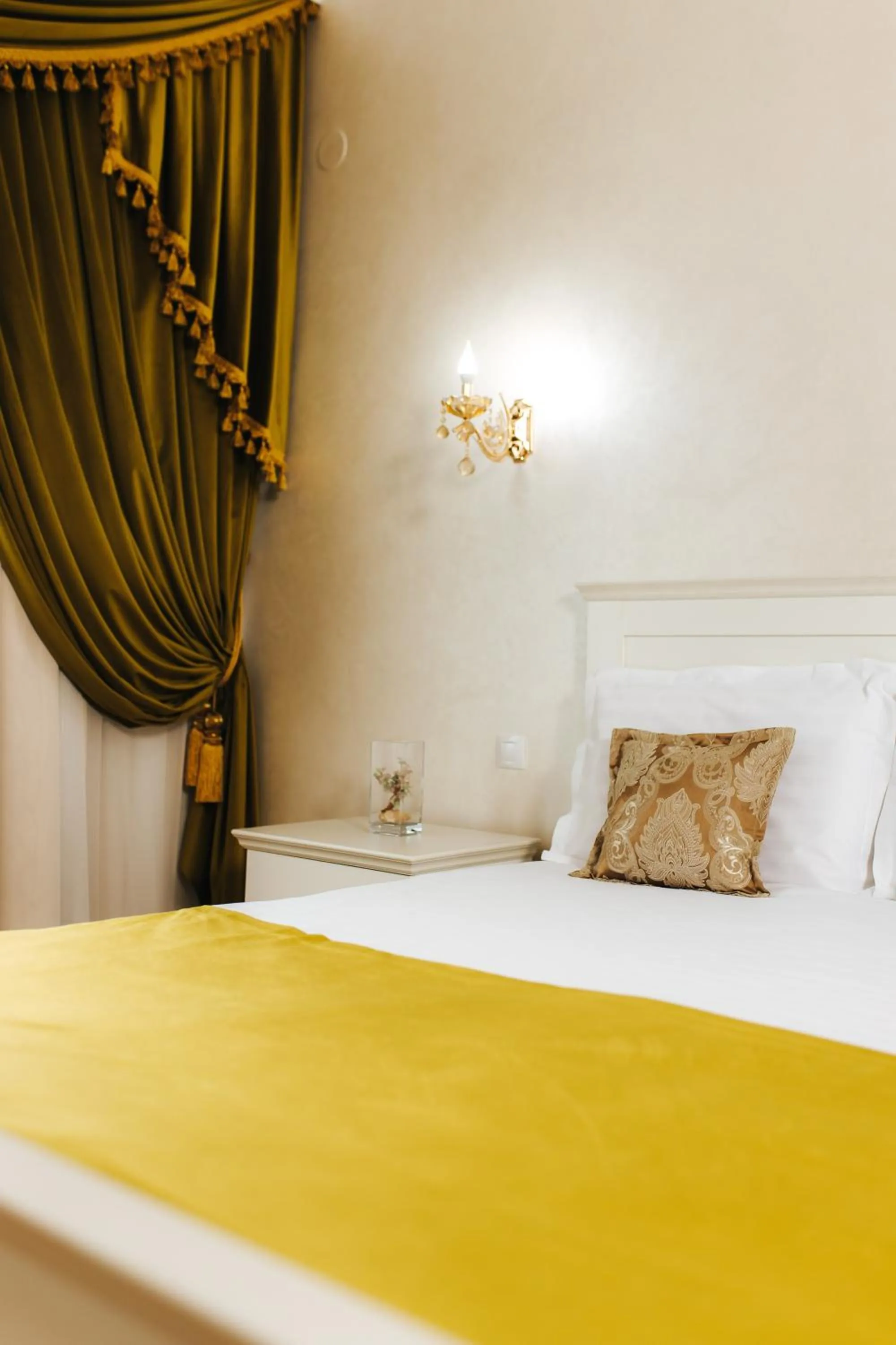 Photo of the whole room, Bed in Hotel Evianne Boutique