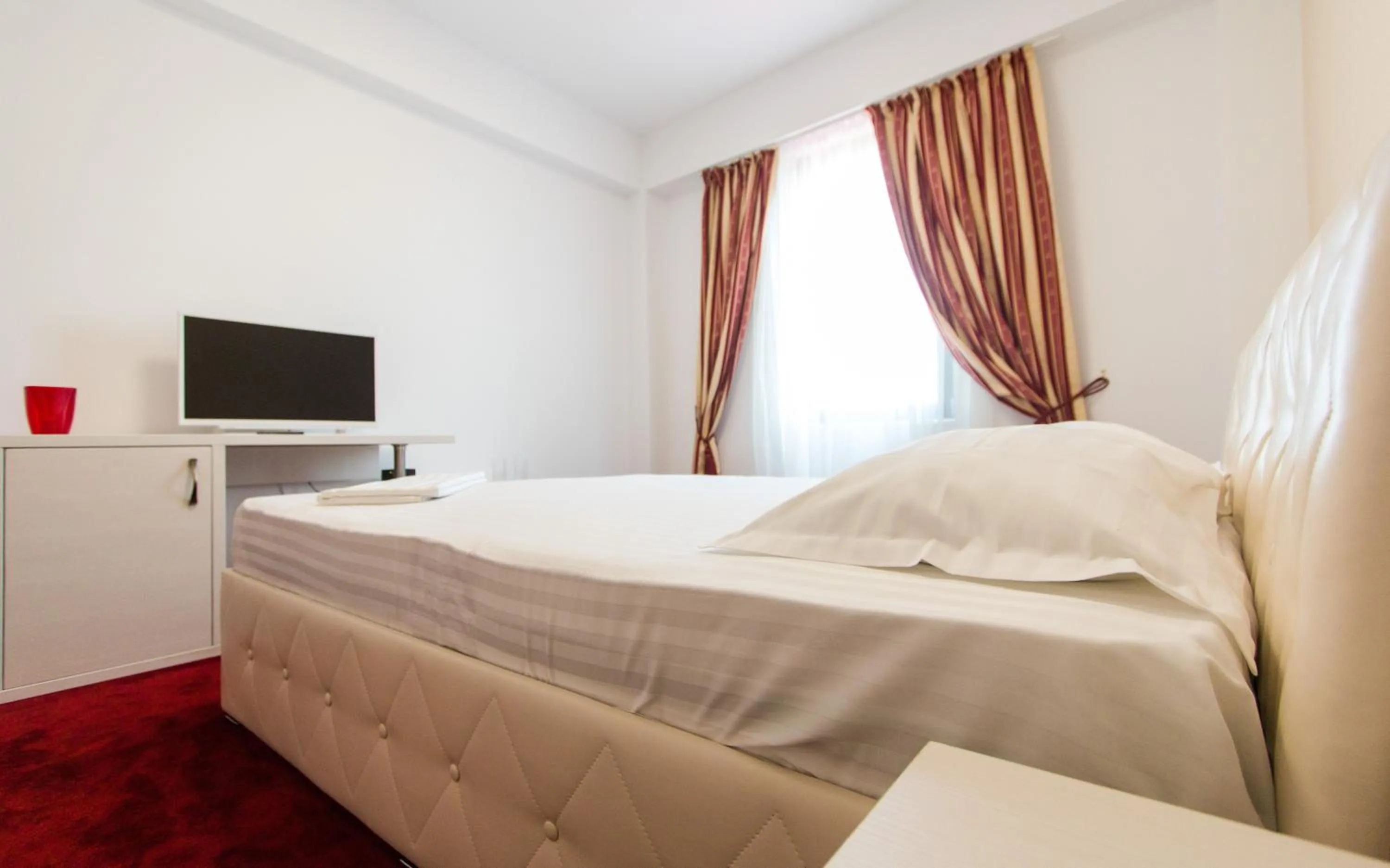 Photo of the whole room, Bed in Hotel Evianne Boutique