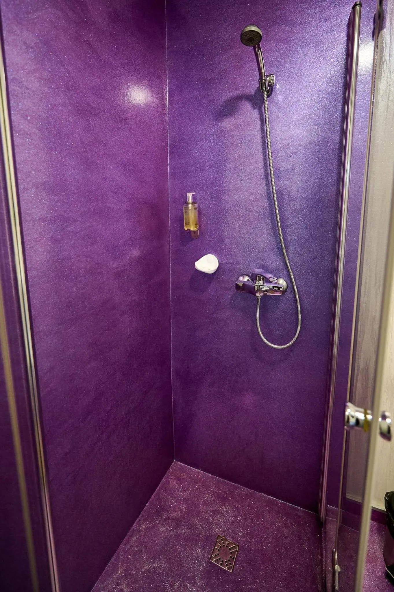 Shower in Hotel Evianne Boutique