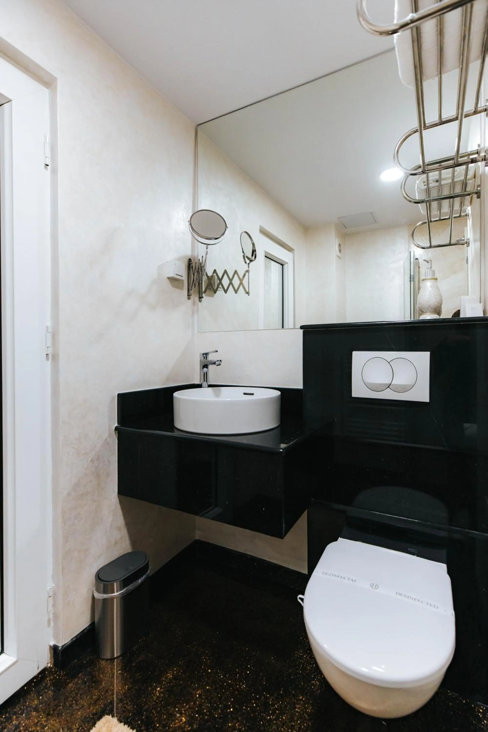 Shower in Hotel Evianne Boutique