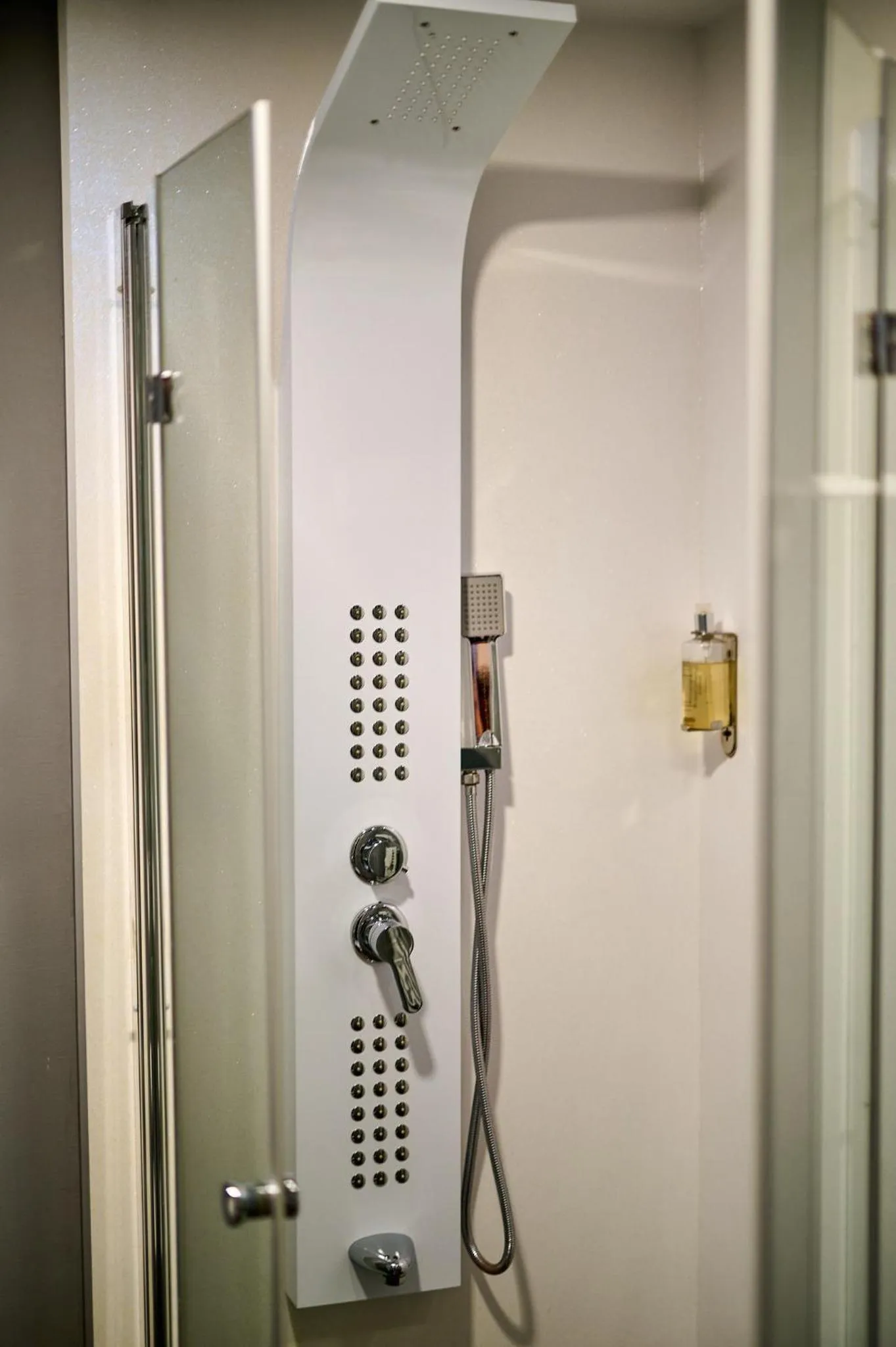 Shower in Hotel Evianne Boutique