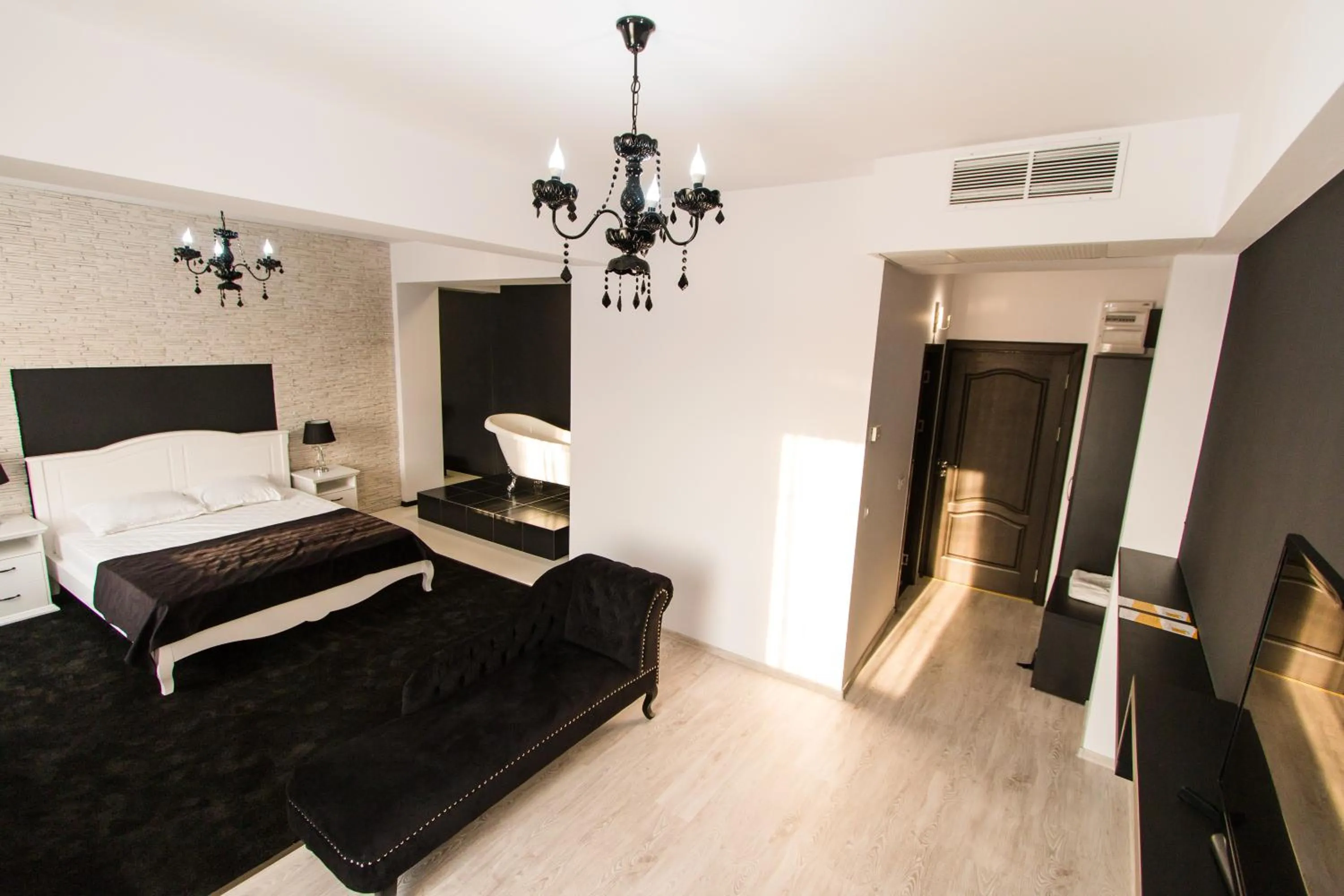 Photo of the whole room, Bed in Hotel Evianne Boutique