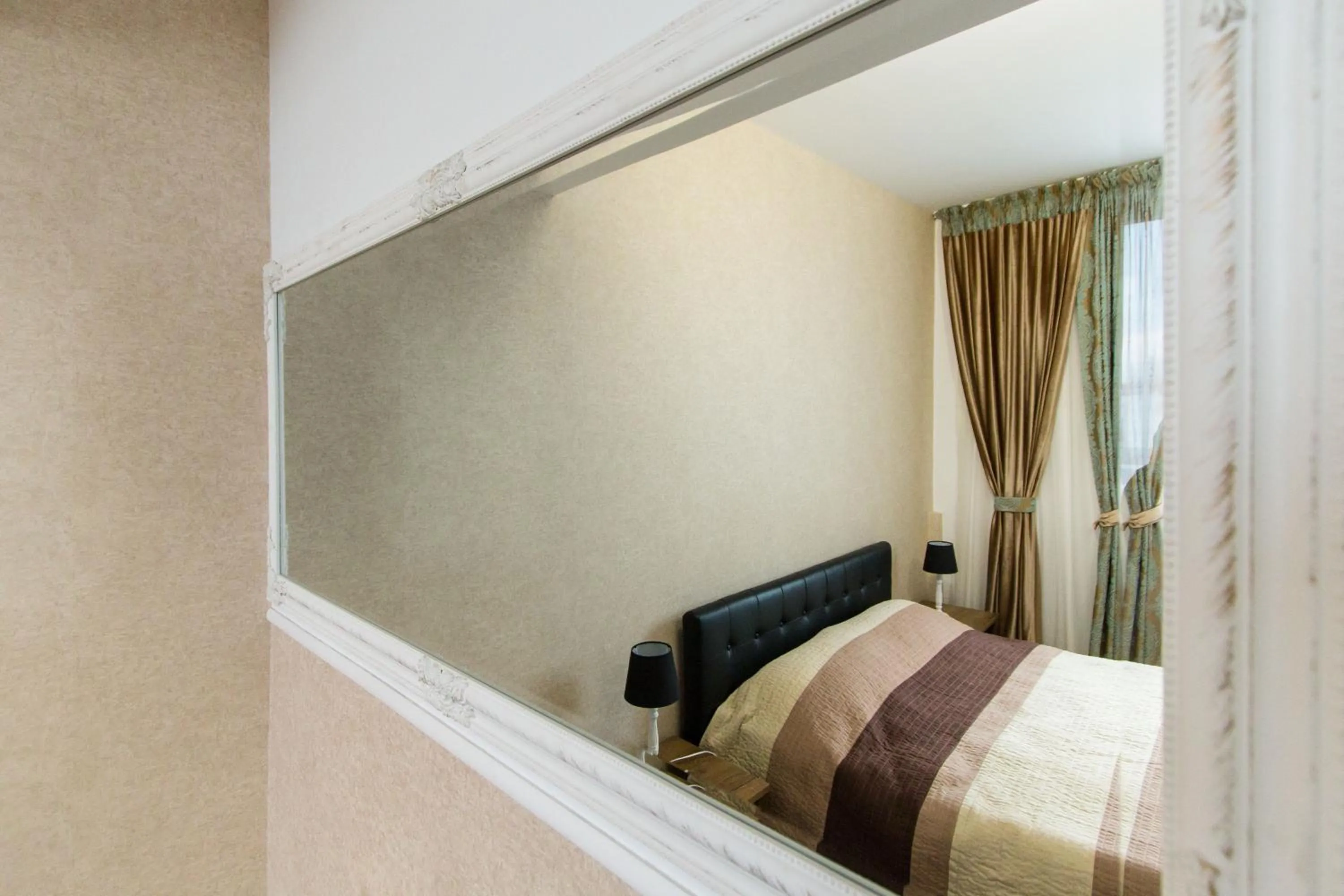 Photo of the whole room, Bed in Hotel Evianne Boutique