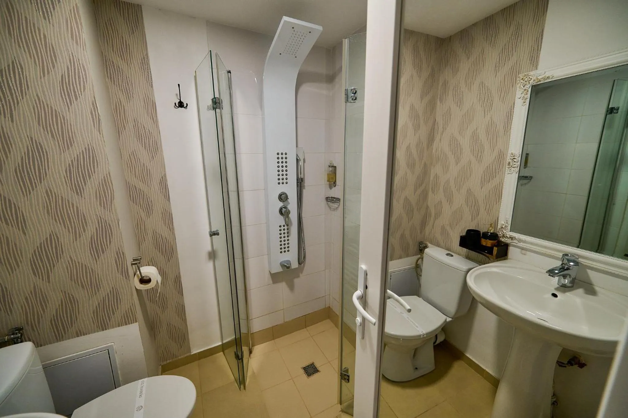 Shower in Hotel Evianne Boutique