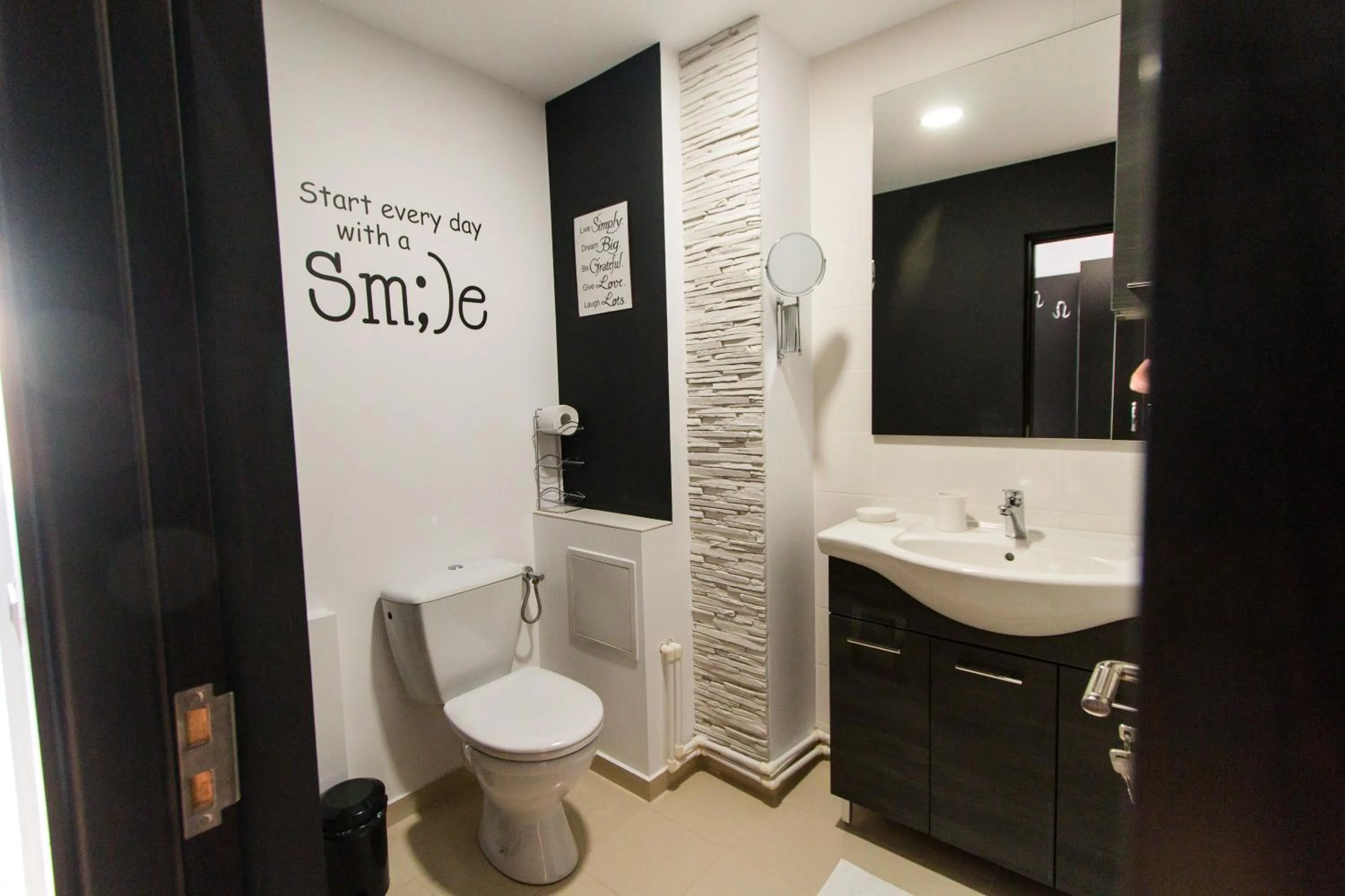 Photo of the whole room in Hotel Evianne Boutique