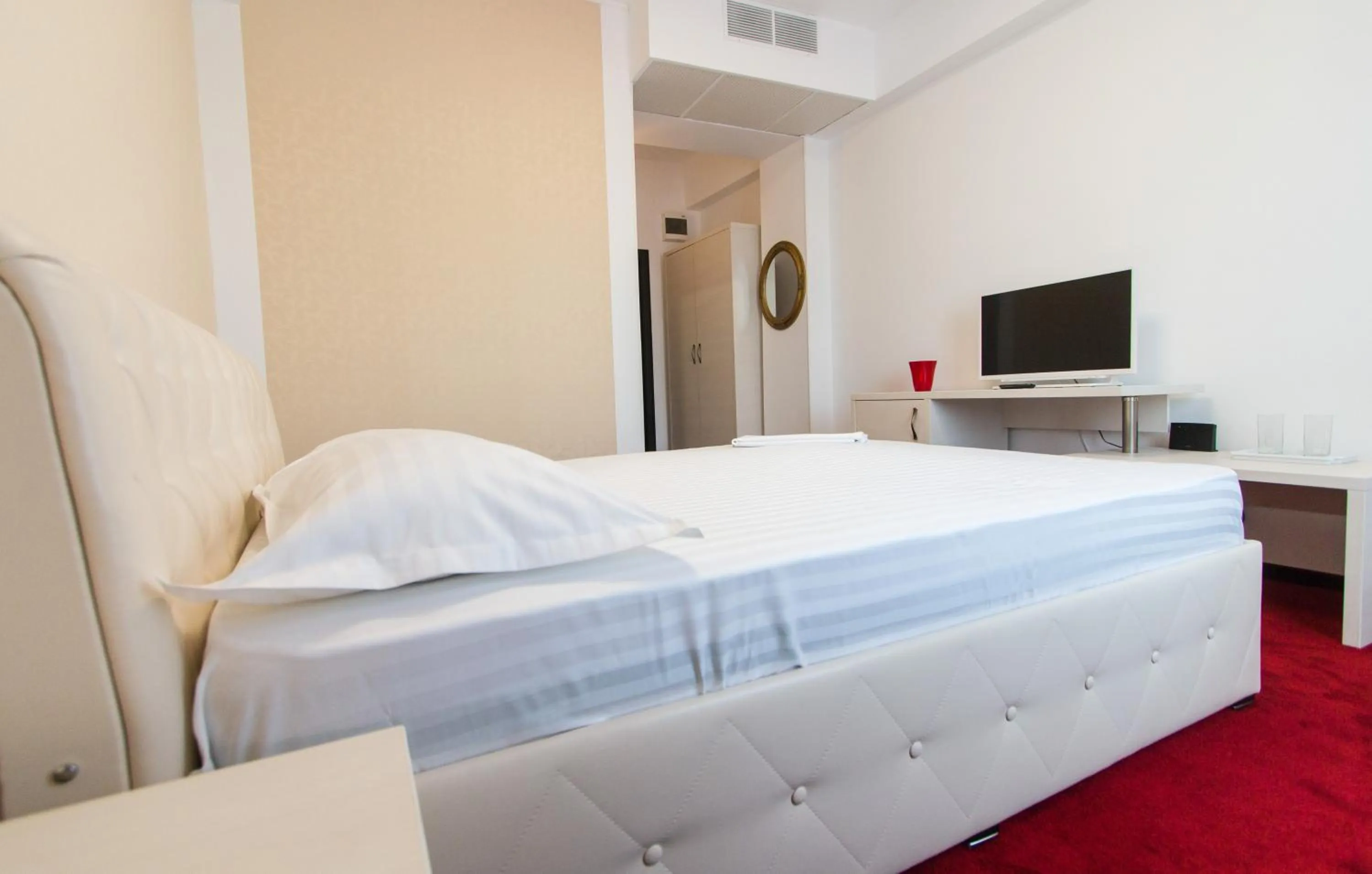 Photo of the whole room, Bed in Hotel Evianne Boutique