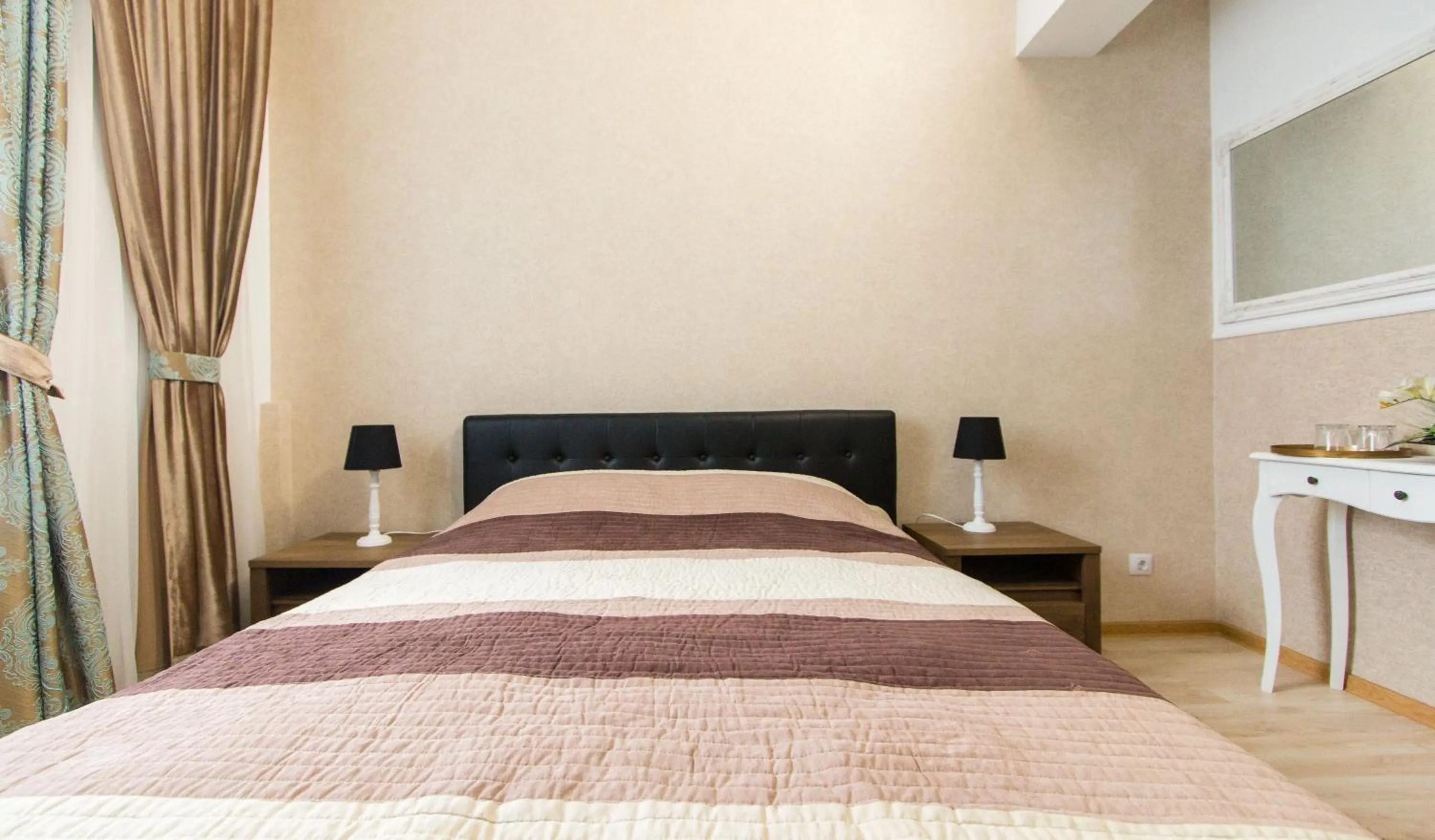 Photo of the whole room, Bed in Hotel Evianne Boutique