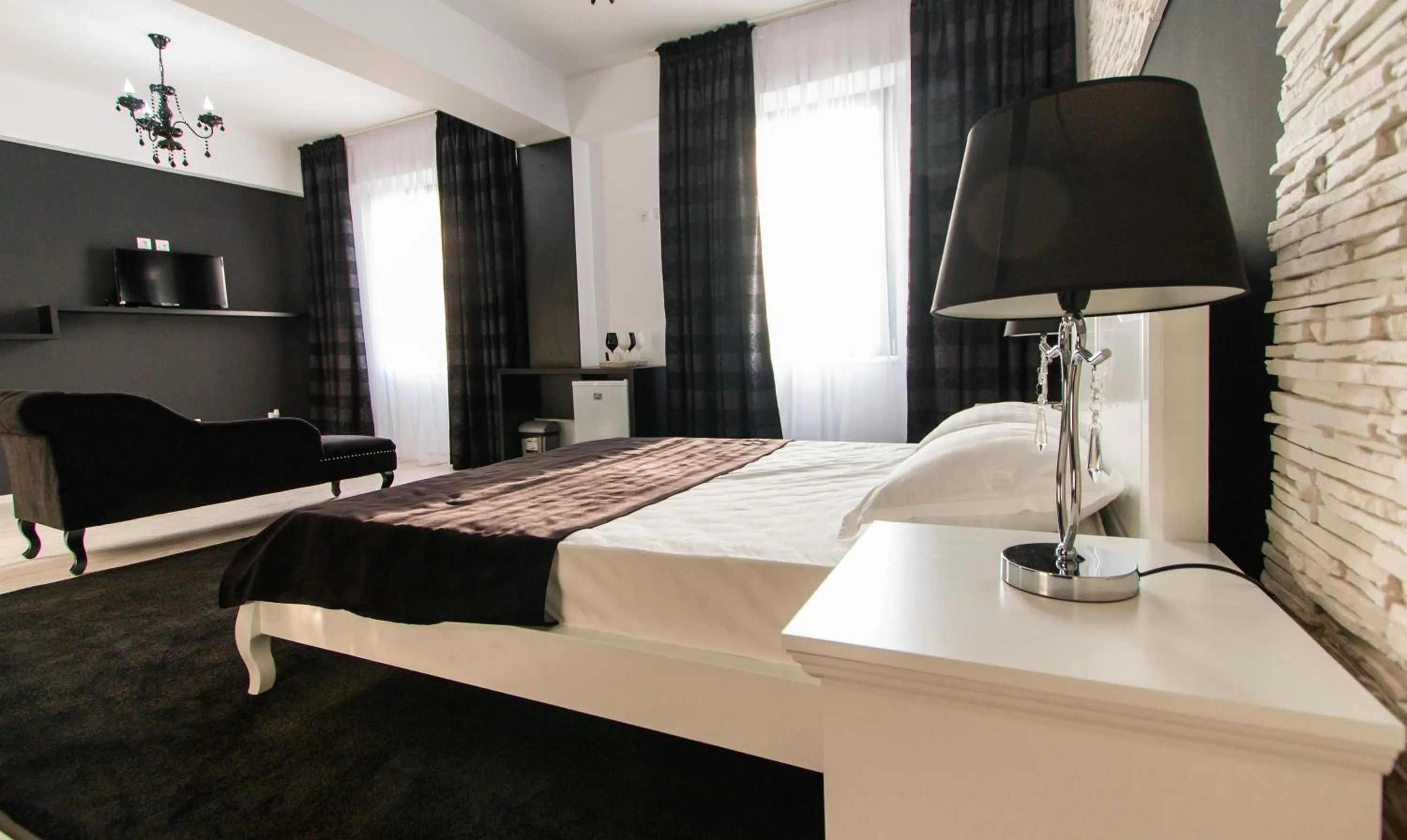 Photo of the whole room, Bed in Hotel Evianne Boutique