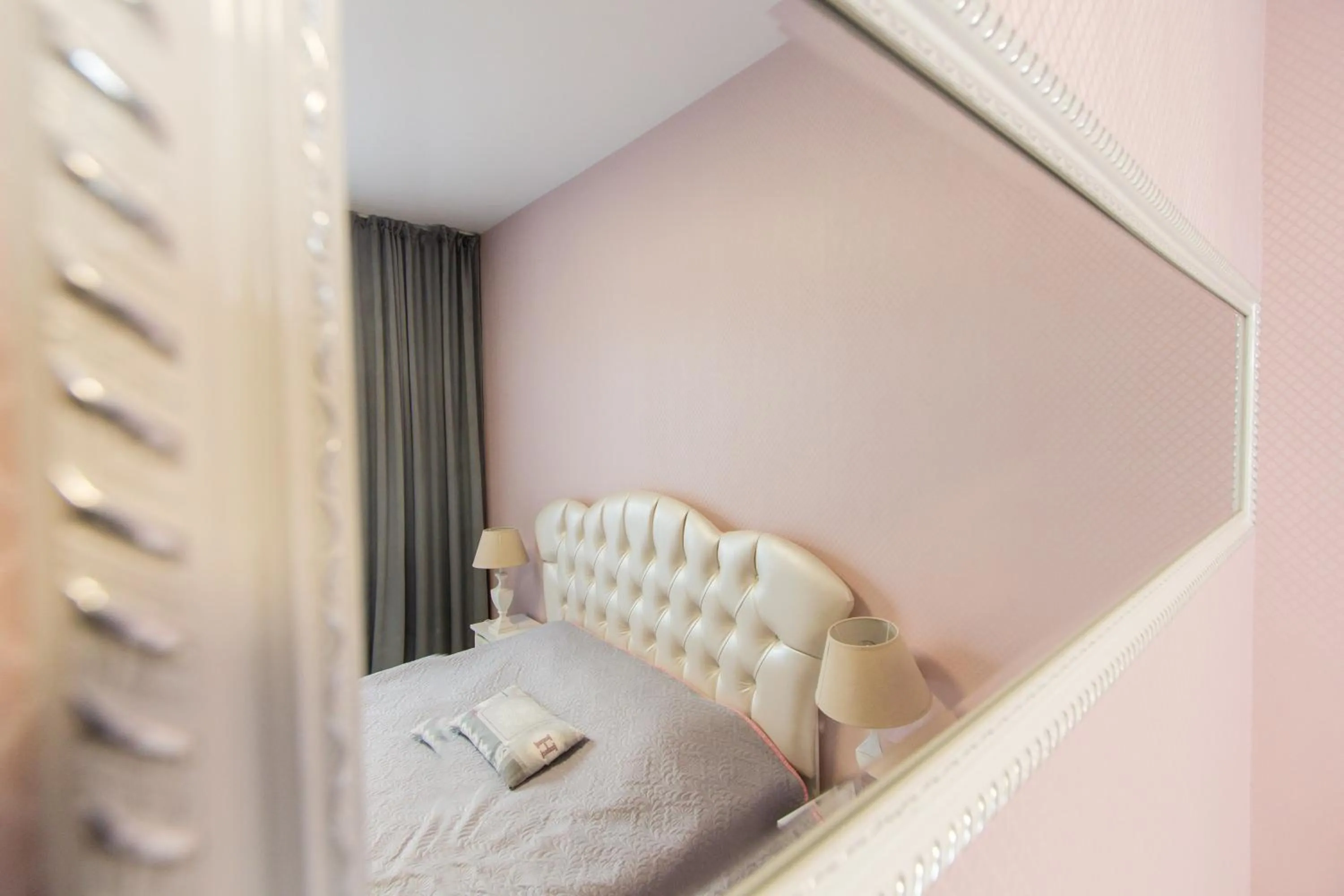 Photo of the whole room, Bed in Hotel Evianne Boutique