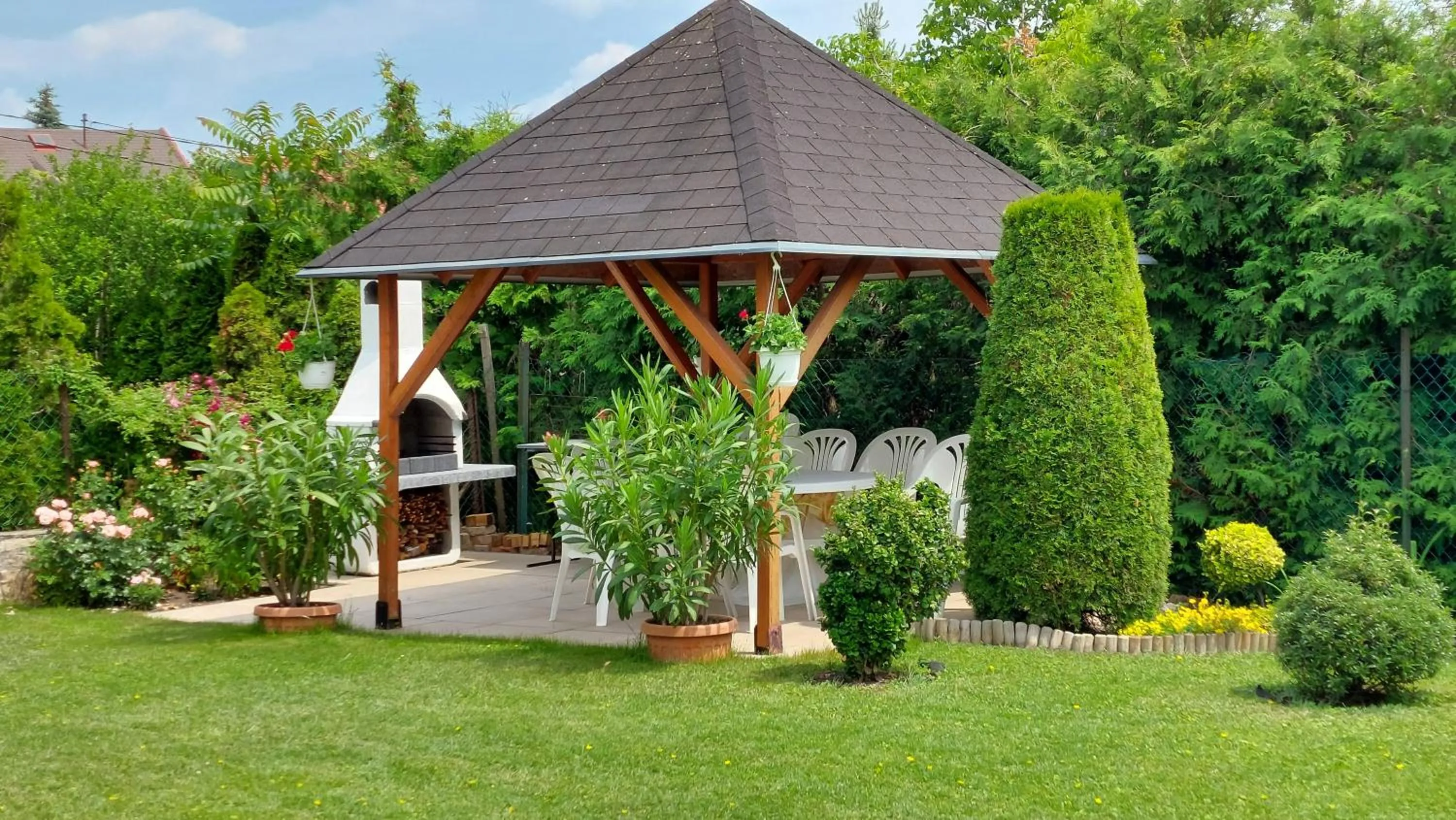 Garden in Ludika Vendégház