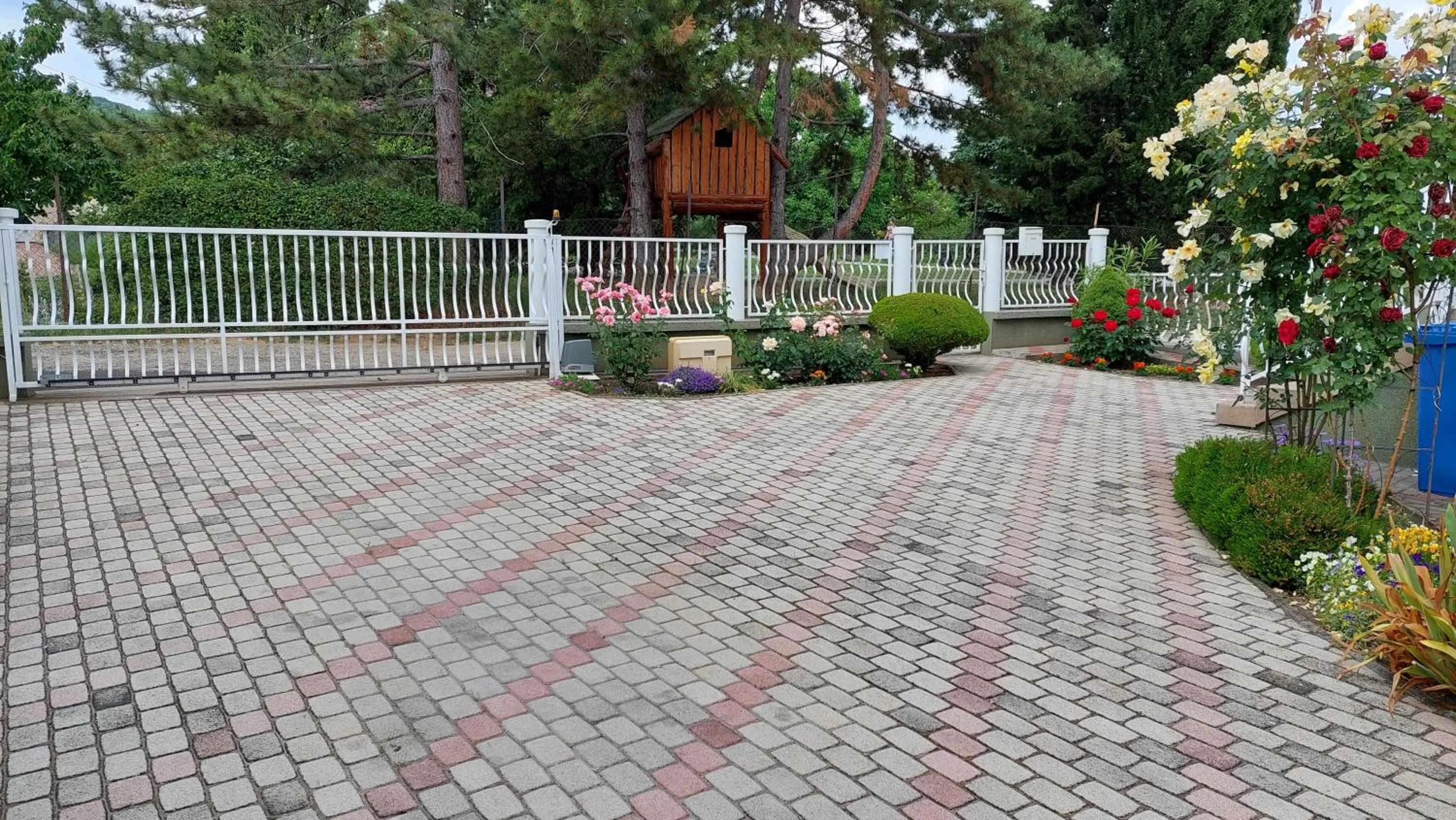 Parking in Ludika Vendégház