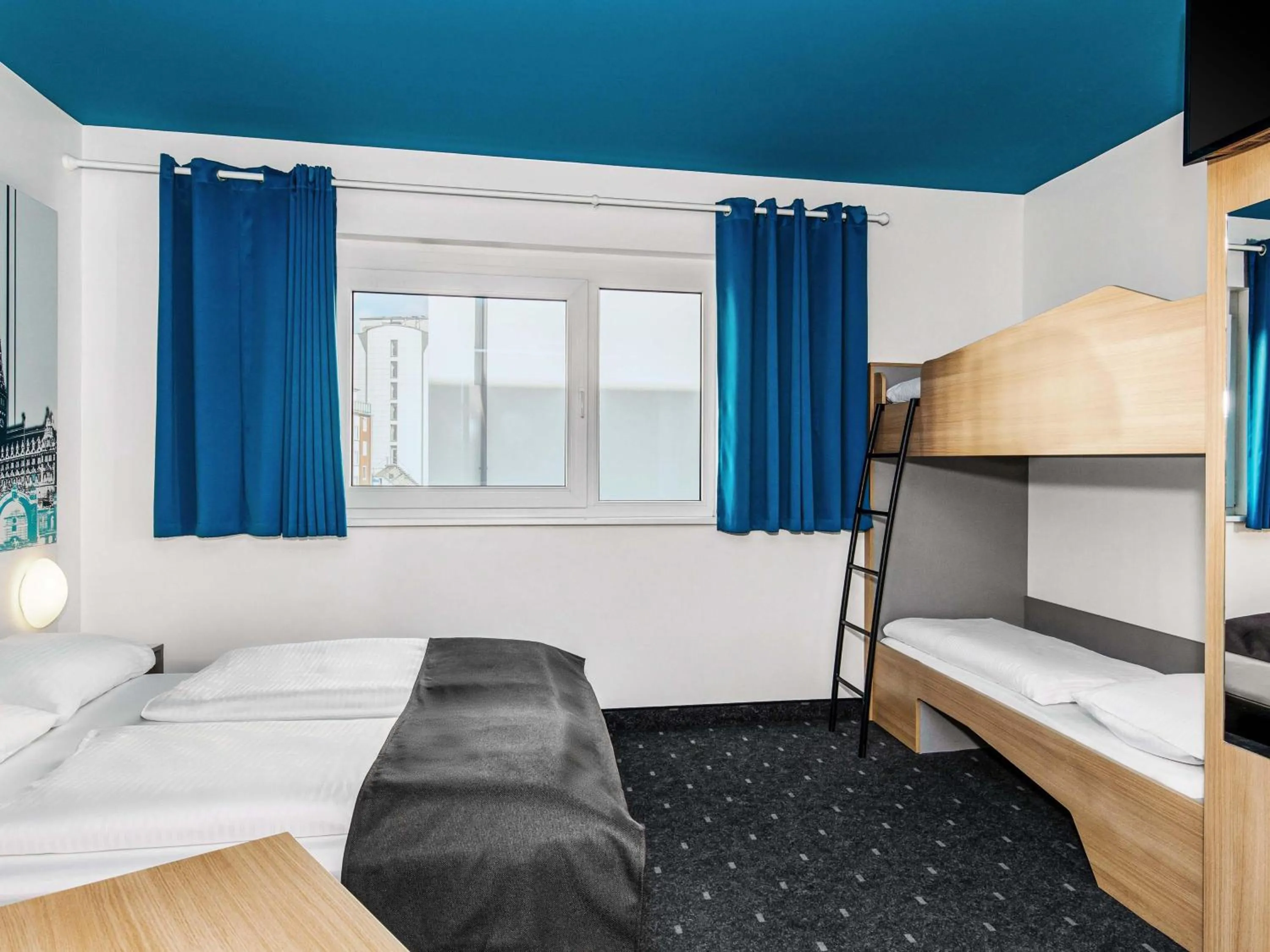 Photo of the whole room, Bed in B&B Hotel Hamburg City-Ost