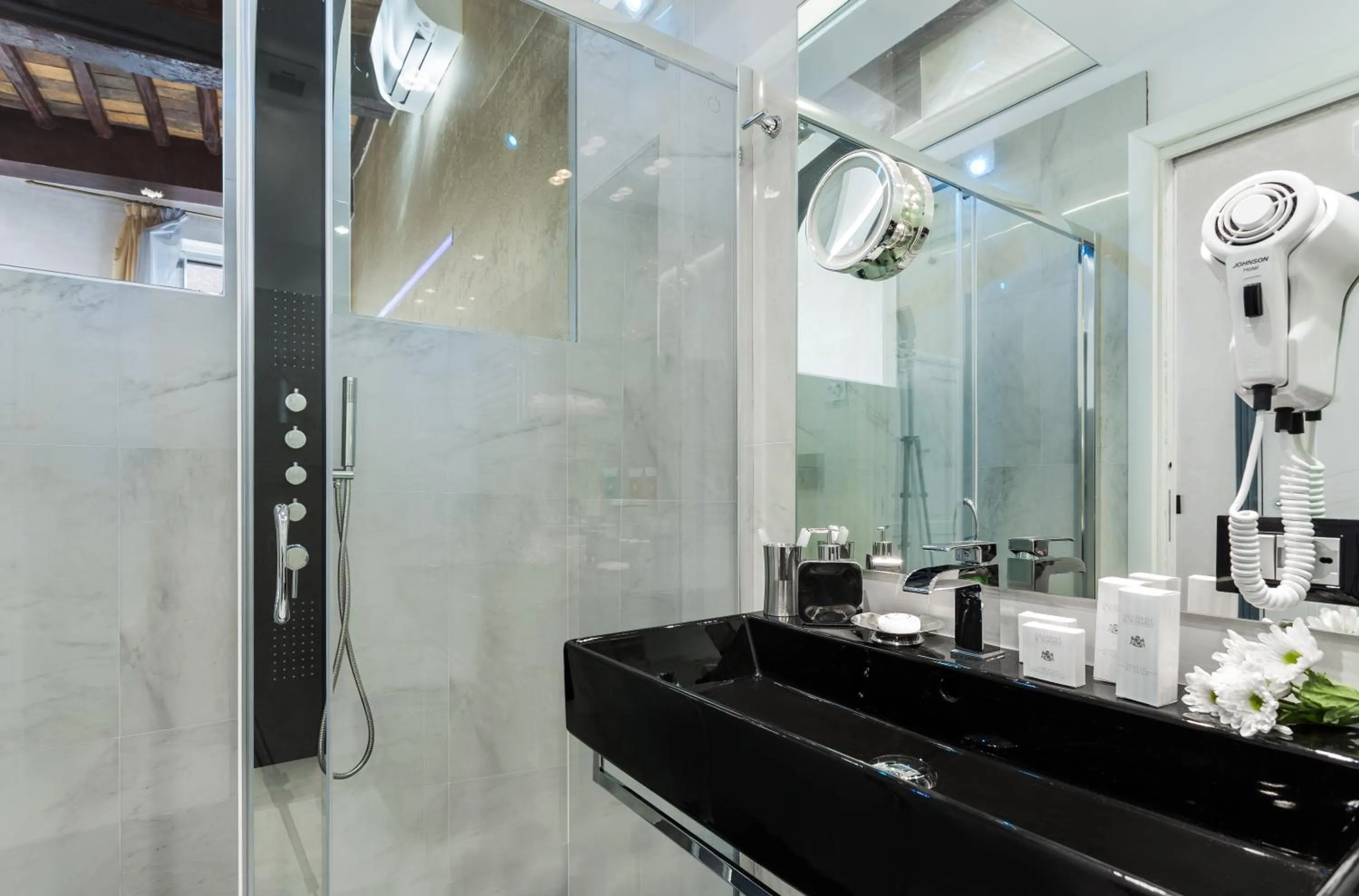 Bathroom in Hub Pantheon