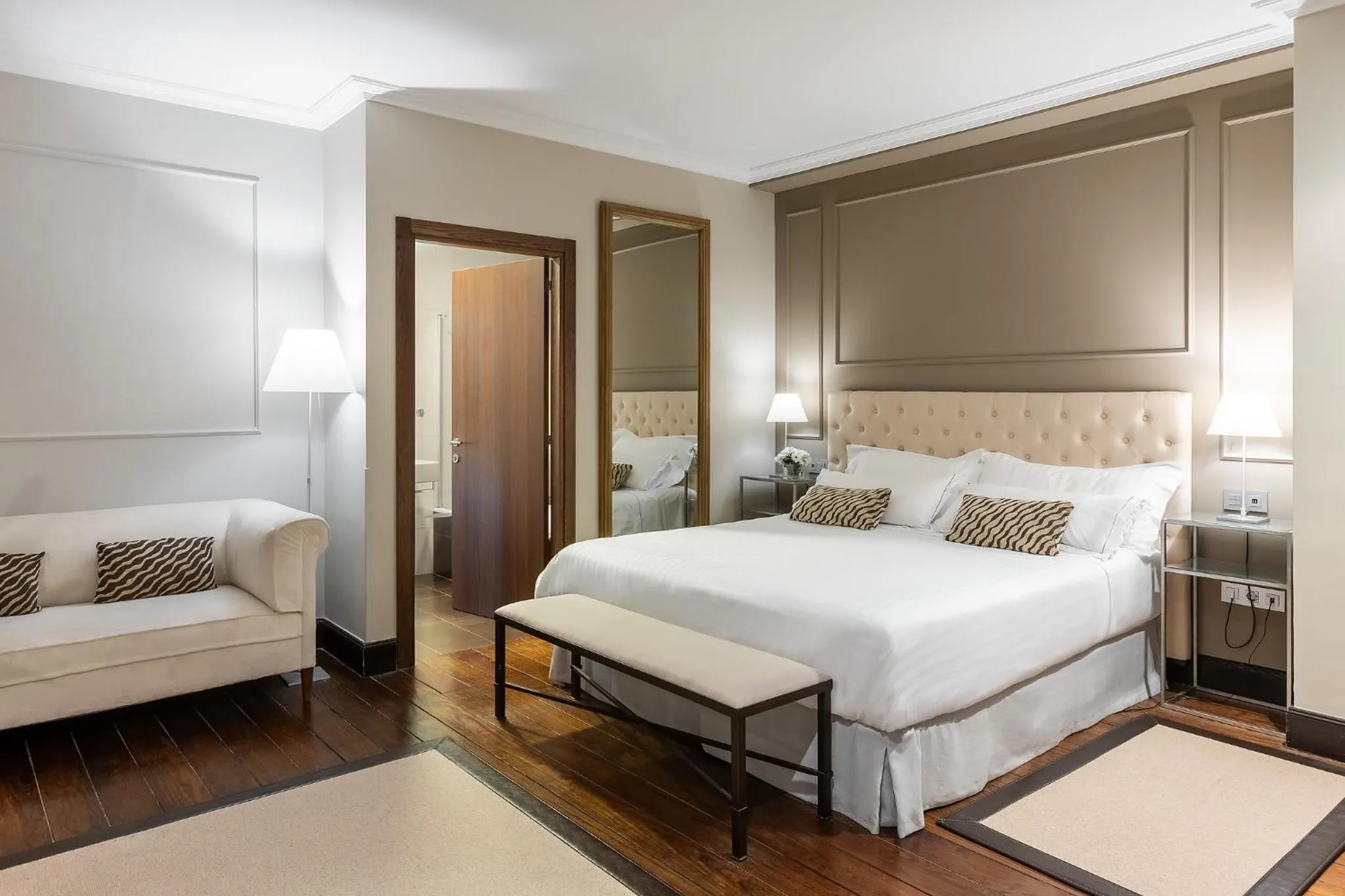 Photo of the whole room, Bed in Iriarte Jauregia Hotel