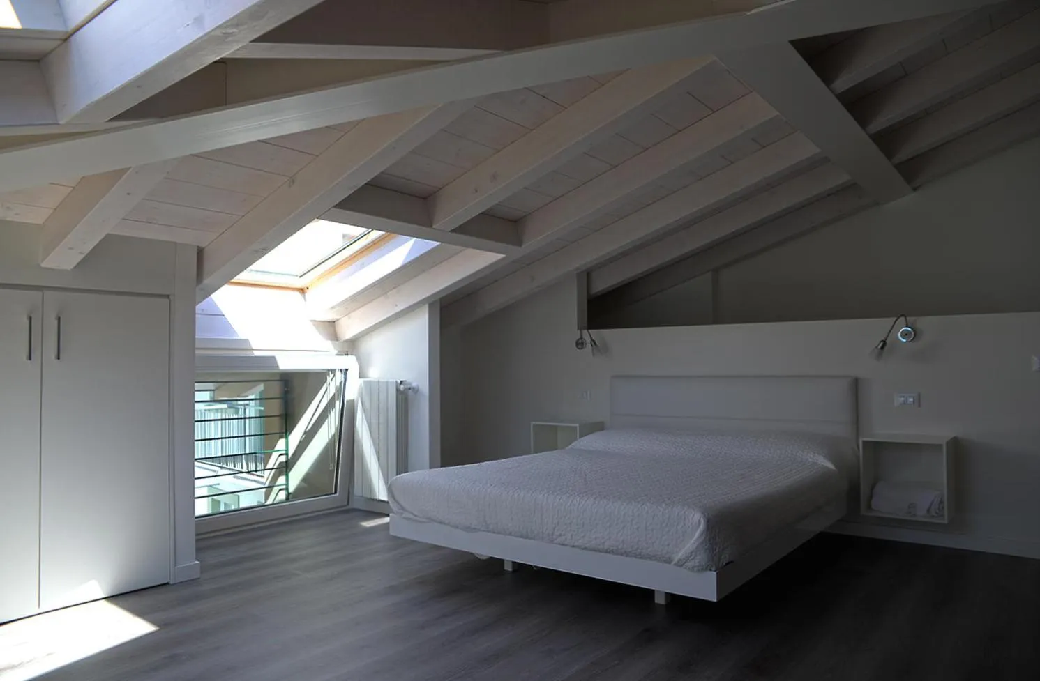 Bedroom, Bed in Iseo Lake - Rooms & Apartments