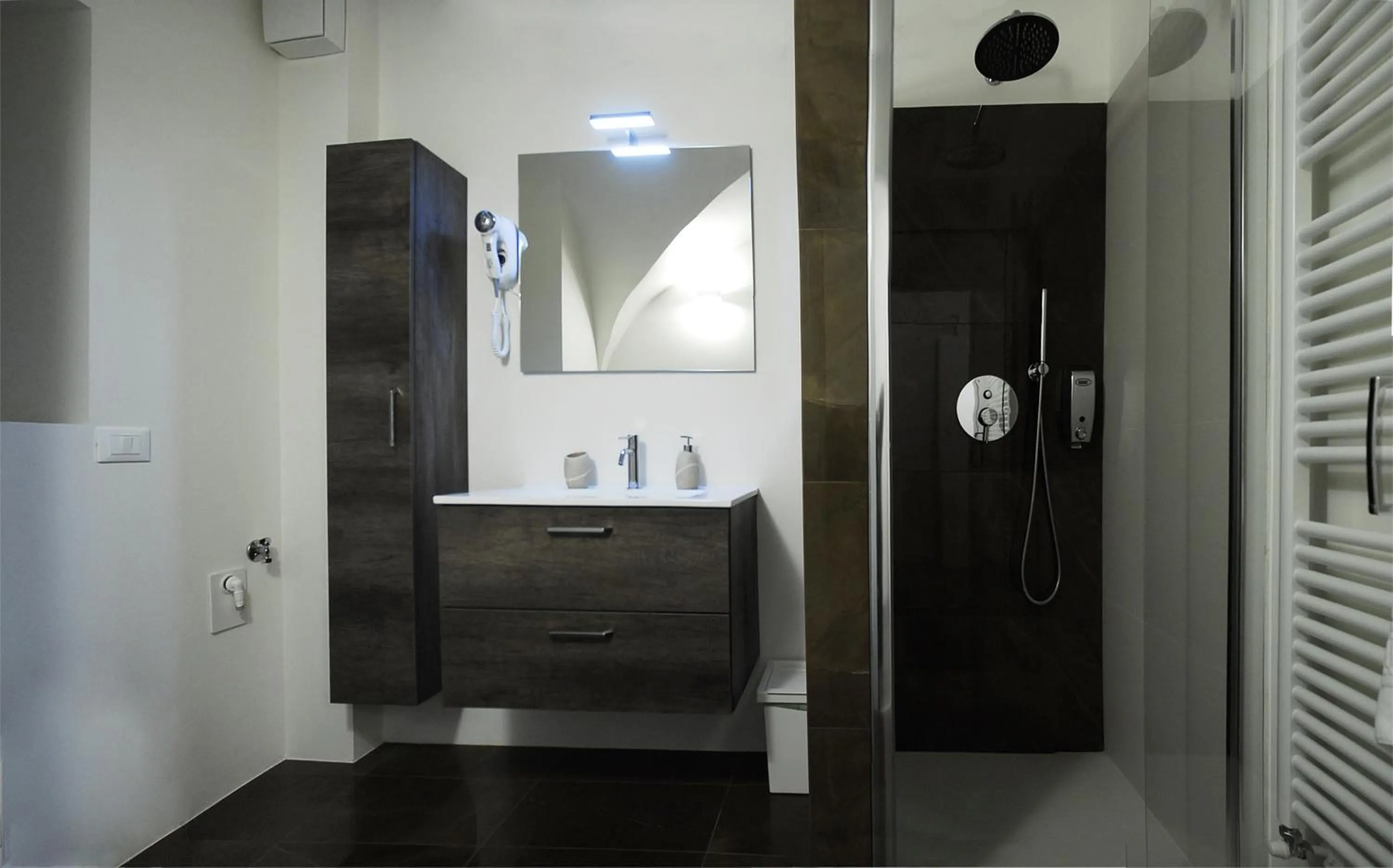 Shower in Iseo Lake - Rooms & Apartments